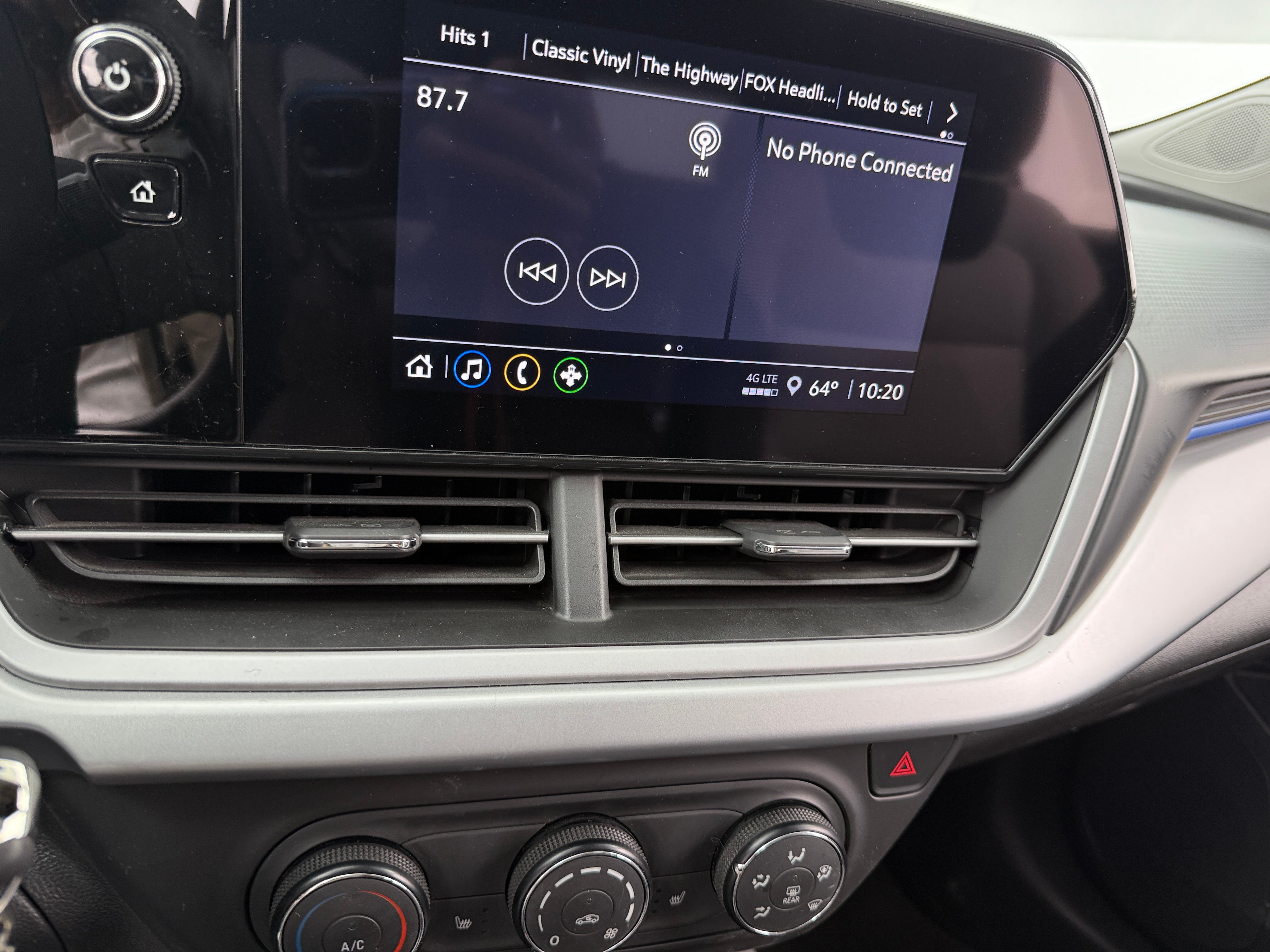 2025 Chevrolet Trax LS 4