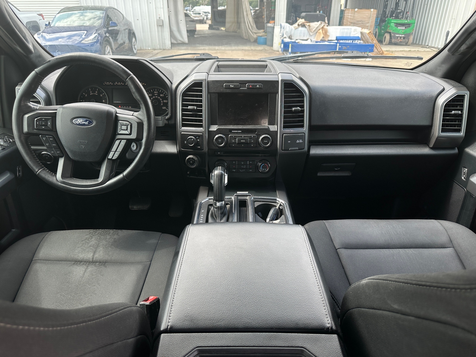 Thumbnail: 2018 Ford Econoline - 3
