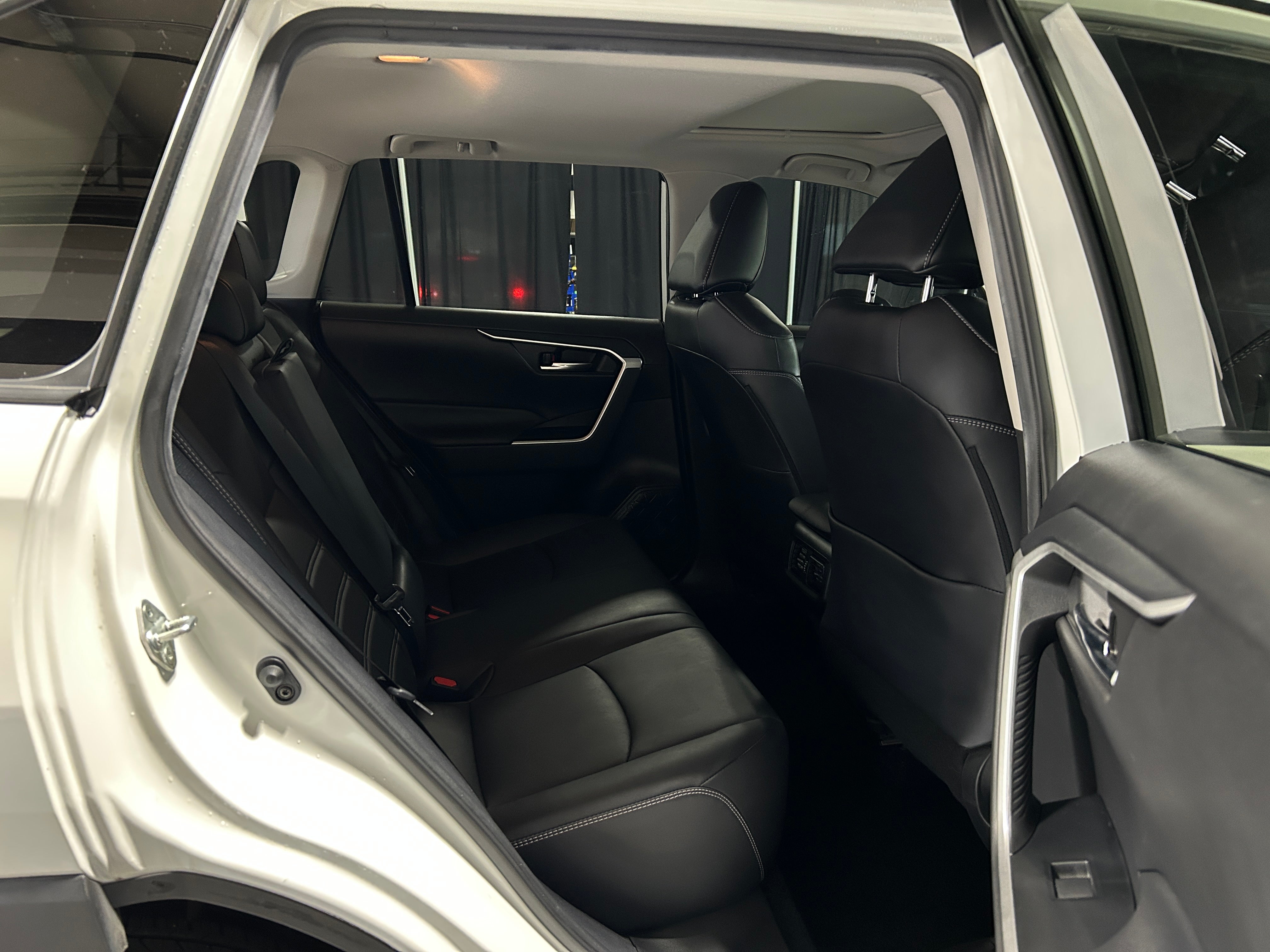 2021 Toyota RAV4 XLE Premium 5