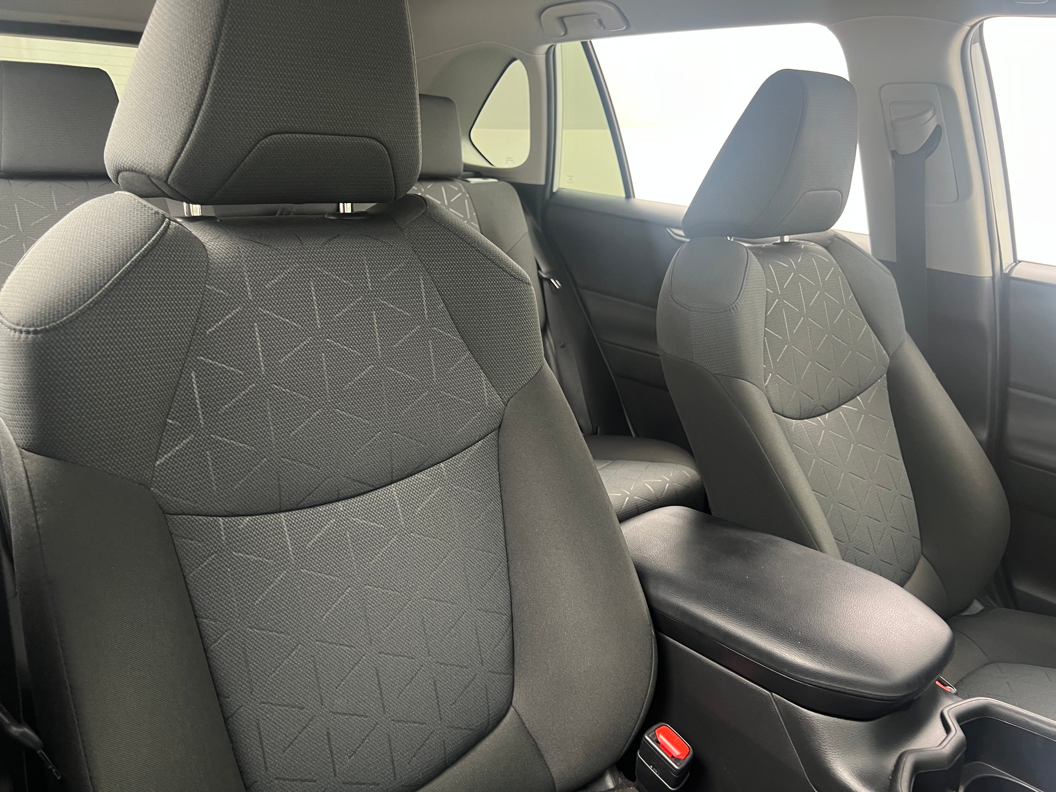 2022 Toyota RAV4 XLE 2