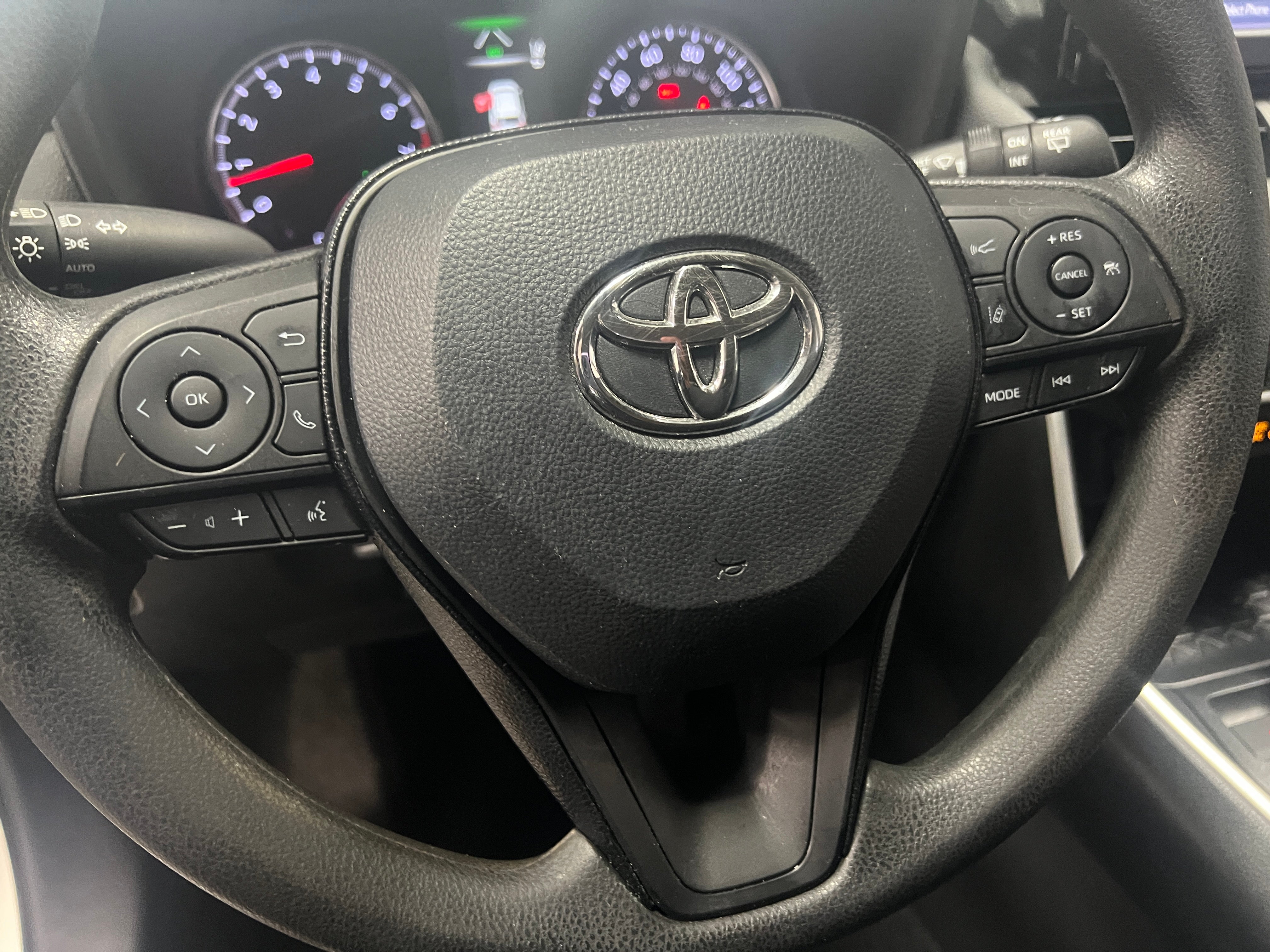 2022 Toyota RAV4 XLE 5