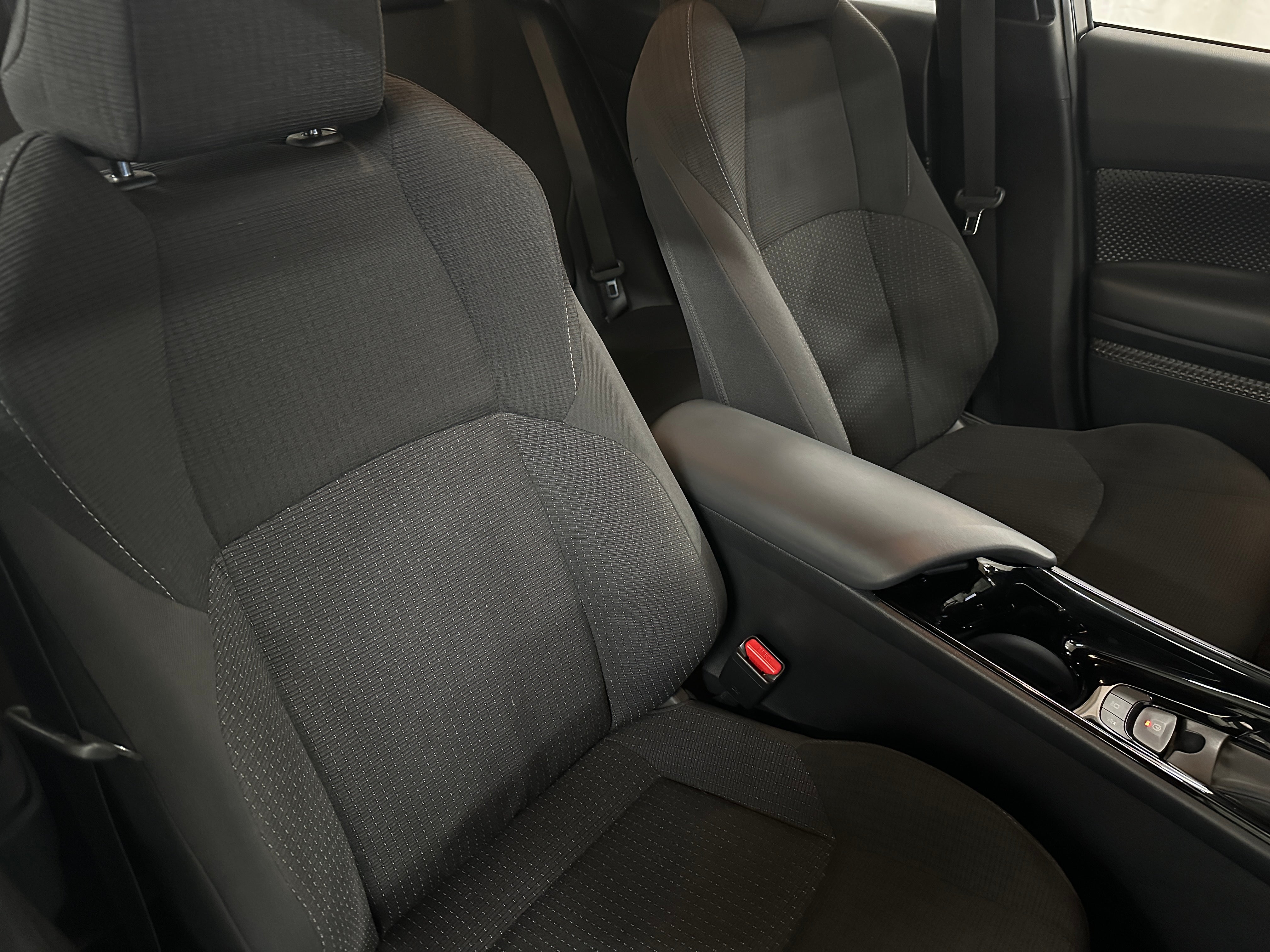 2019 Toyota C-HR XLE 2