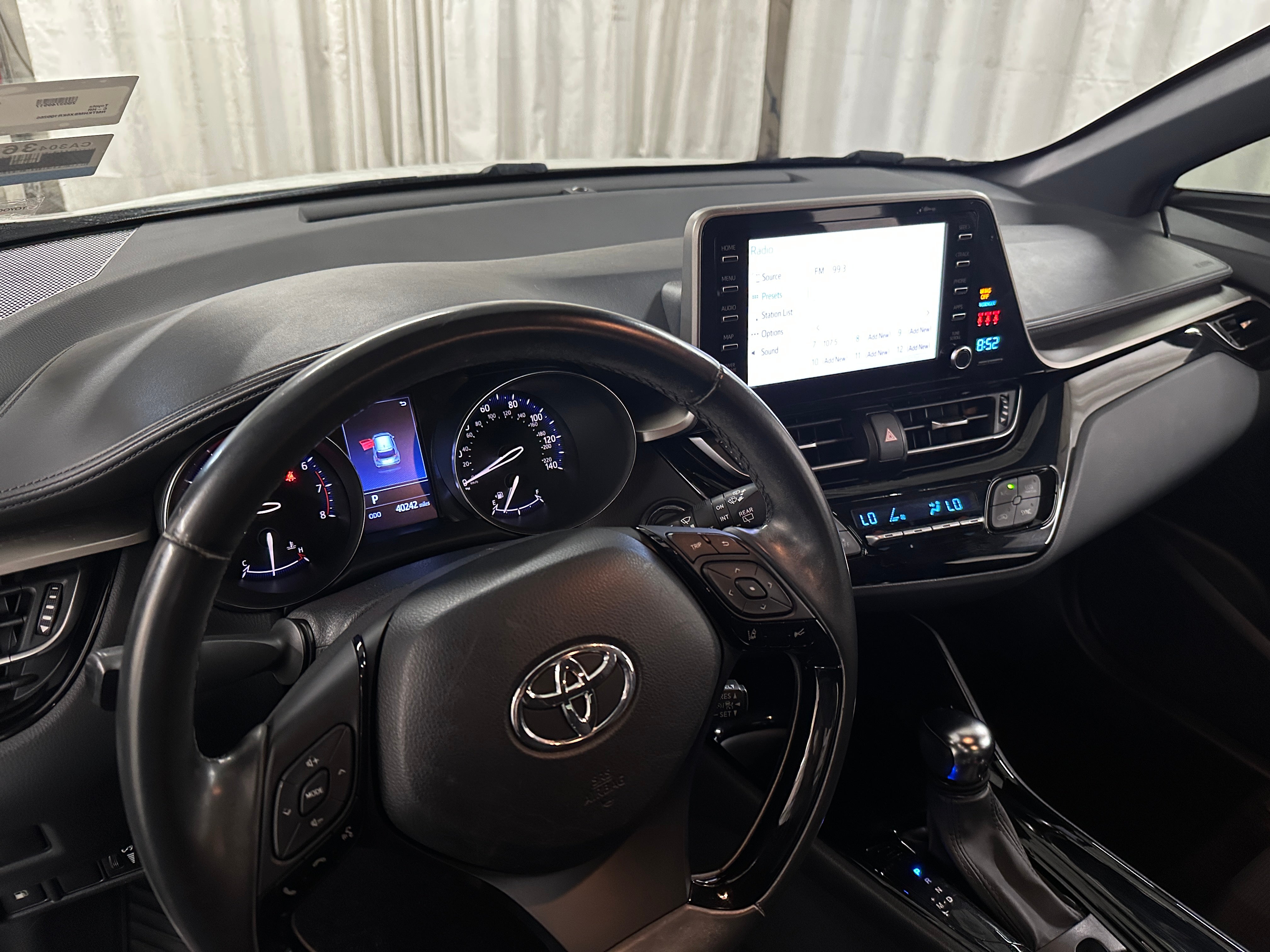 2019 Toyota C-HR XLE 3
