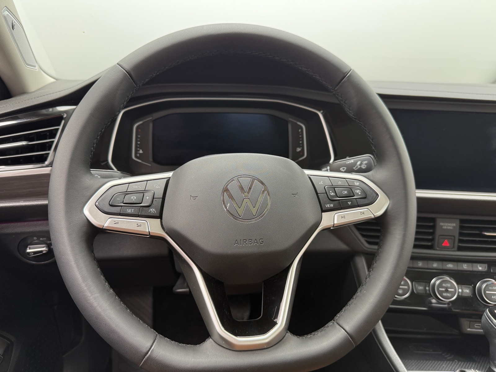 Thumbnail: 2022 Volkswagen Jetta - 4