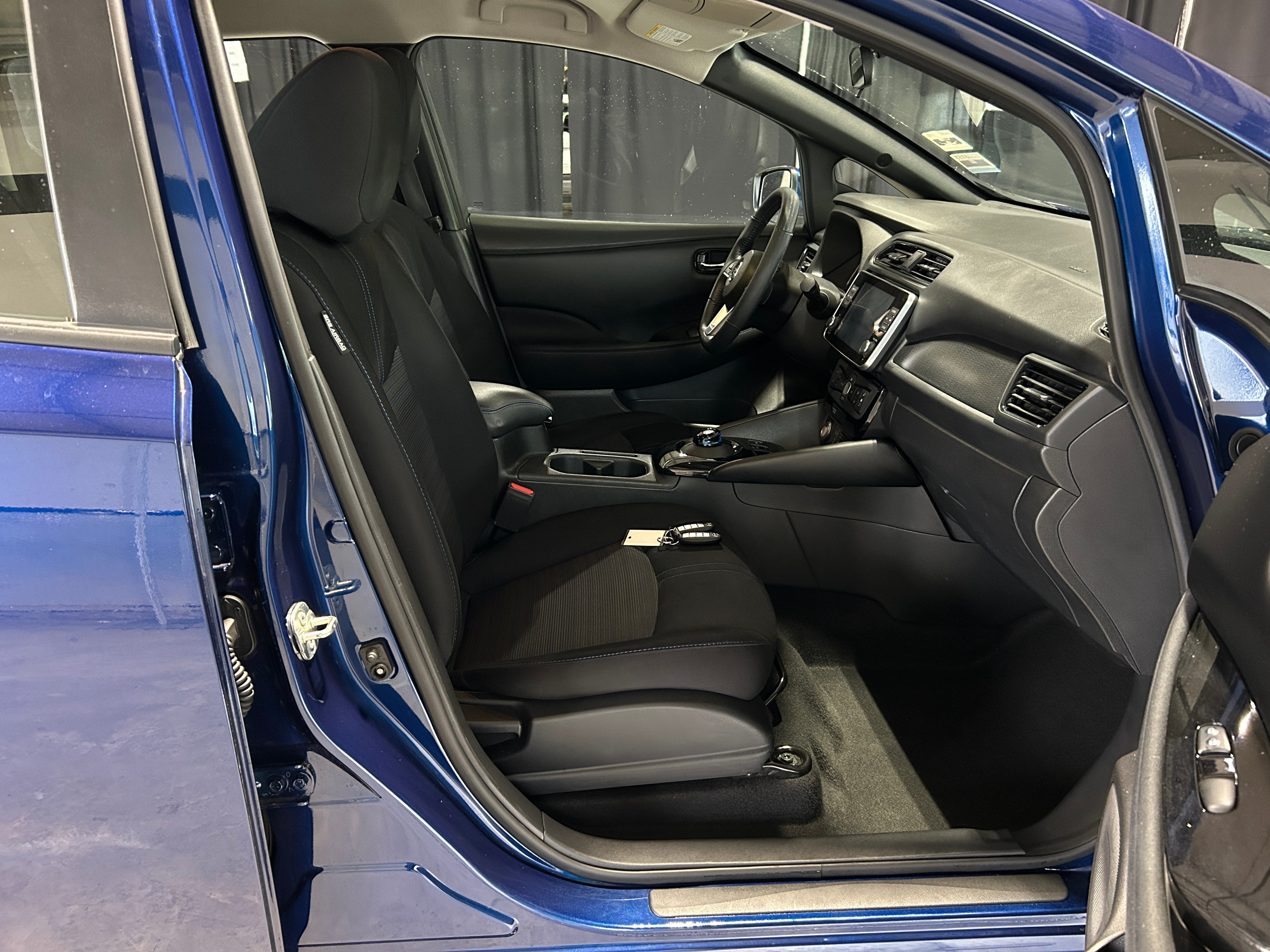 2022 Nissan Leaf SV 2