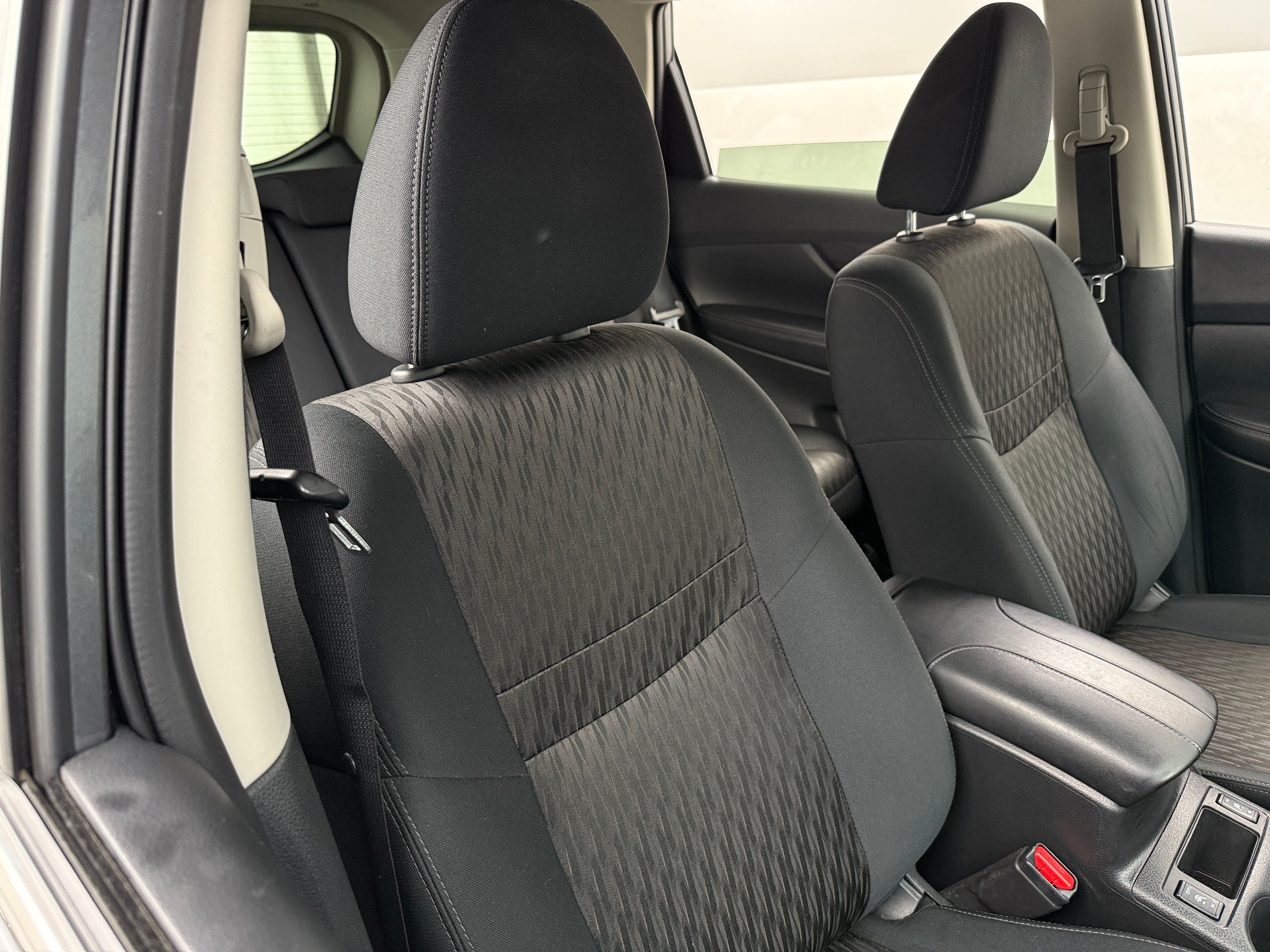 2018 Nissan Rogue SV 2