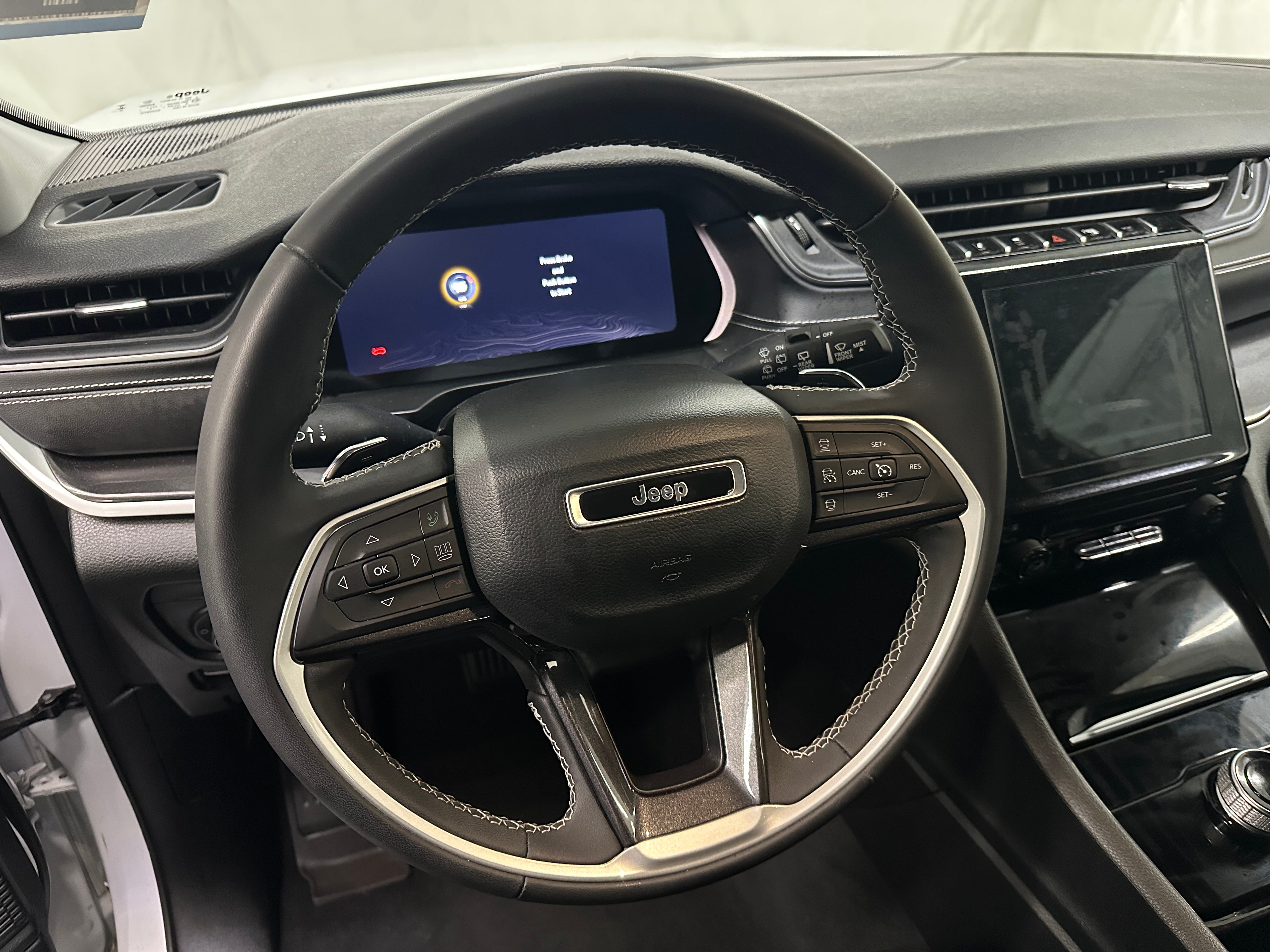 2023 Jeep Grand Cherokee L Laredo 5