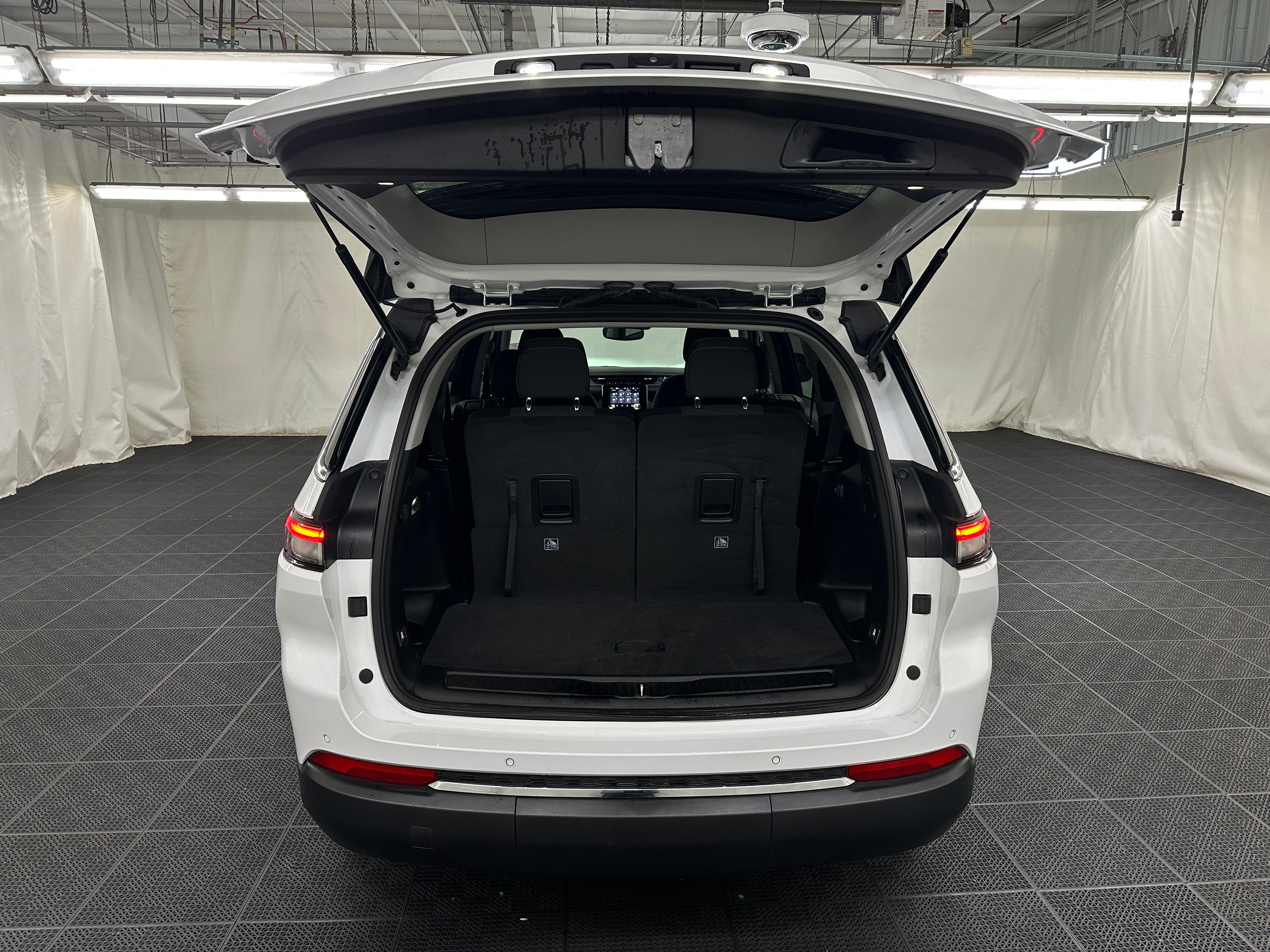 2023 Jeep Grand Cherokee L Laredo 7