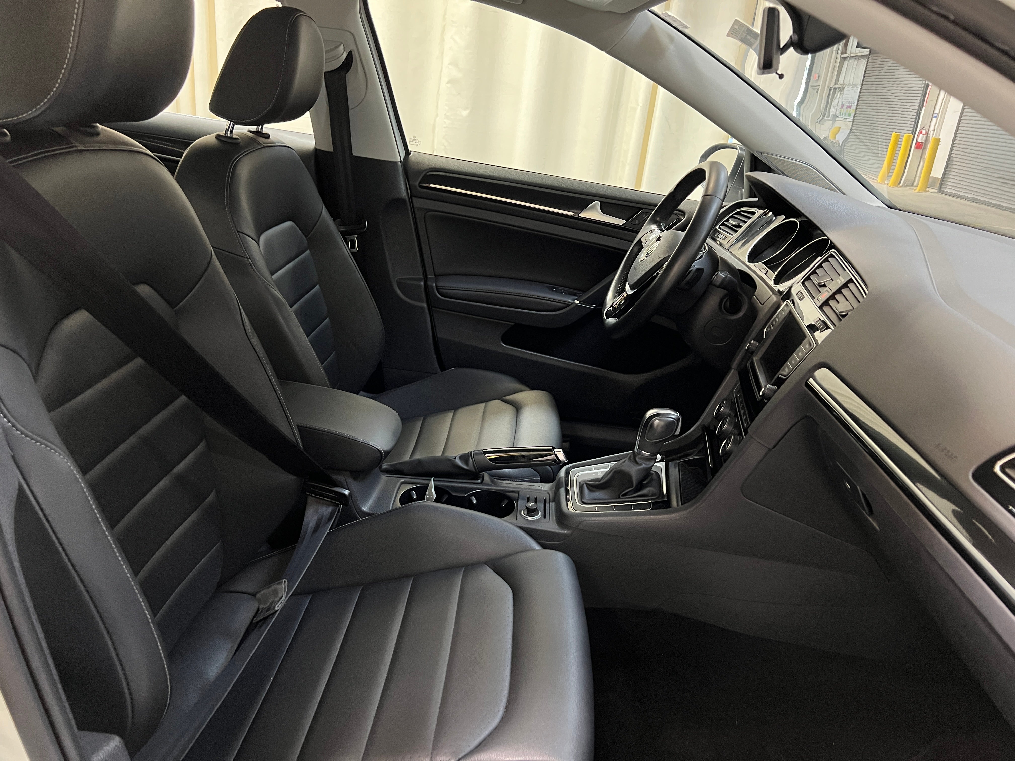 2016 Volkswagen e-Golf SE 2