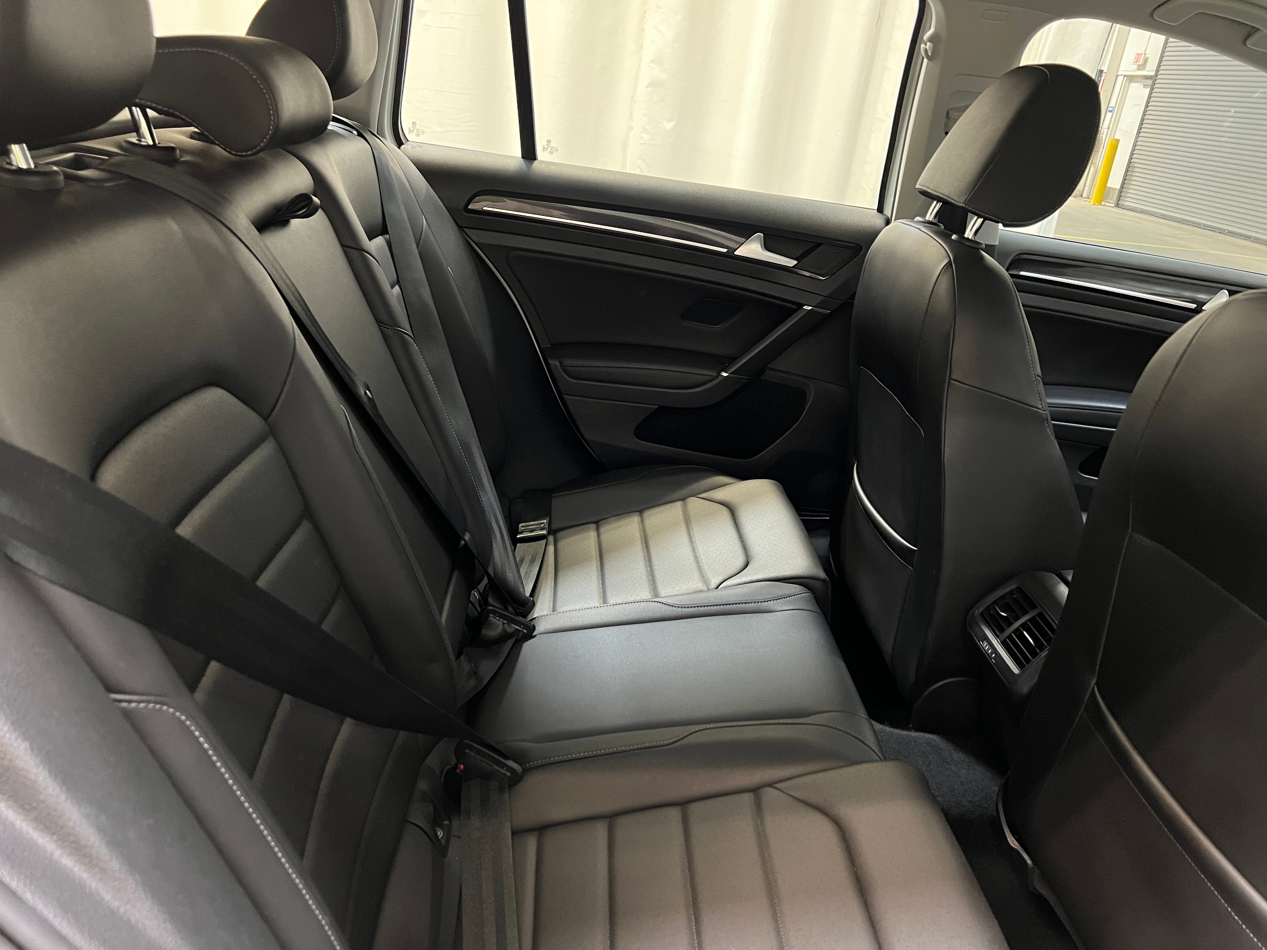 2016 Volkswagen e-Golf SE 6