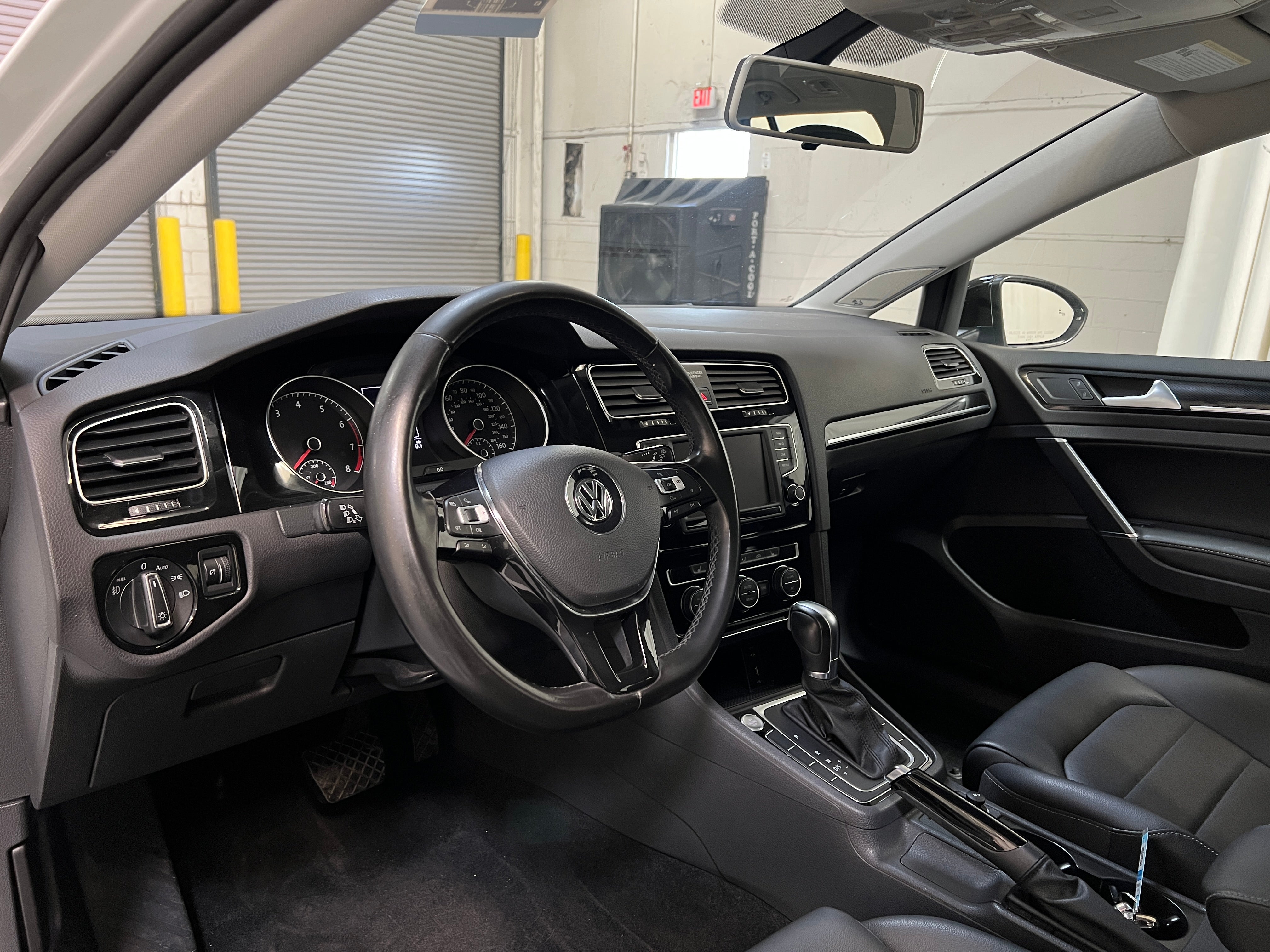 2016 Volkswagen e-Golf SE 3