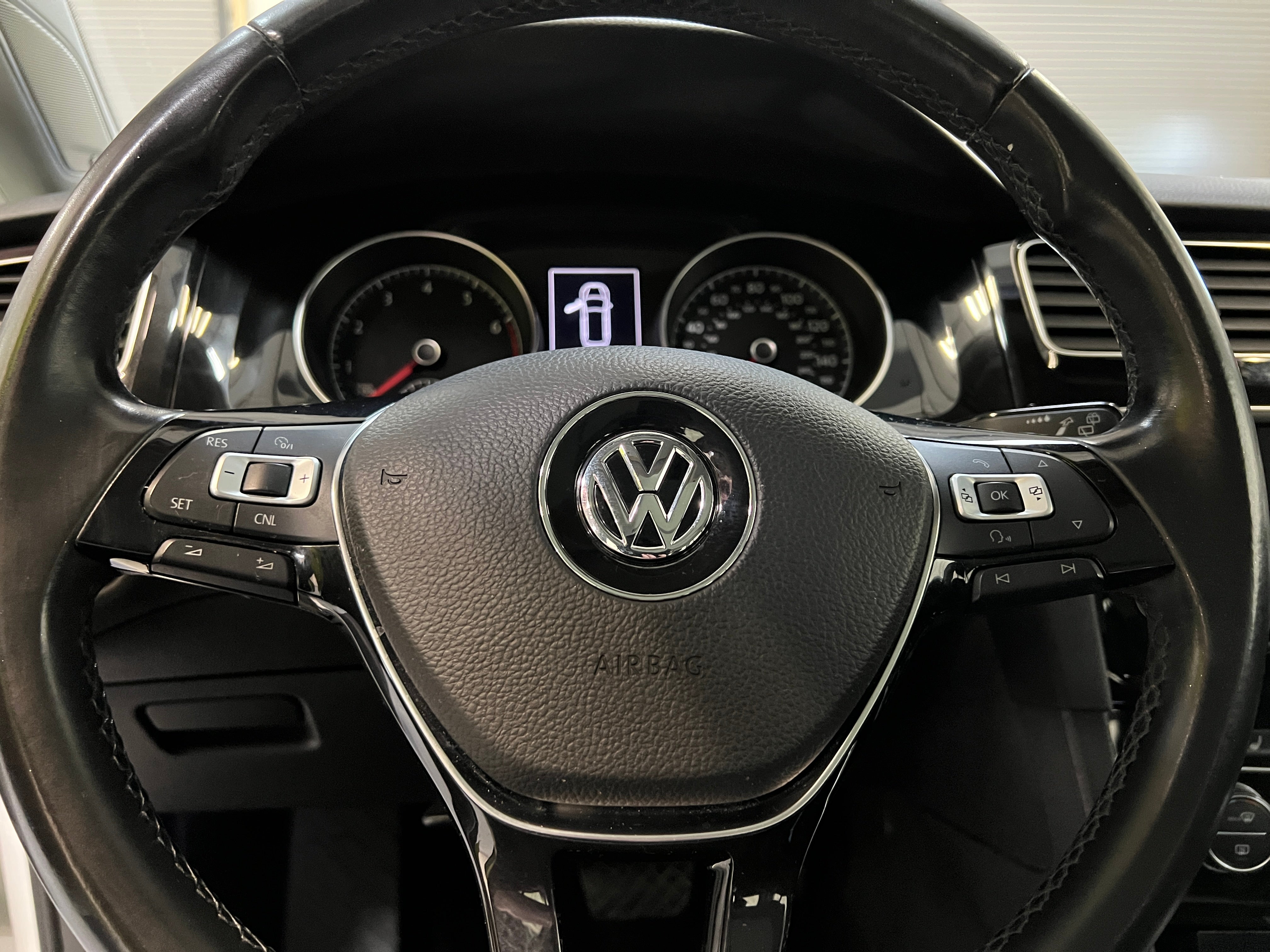 2016 Volkswagen e-Golf SE 5