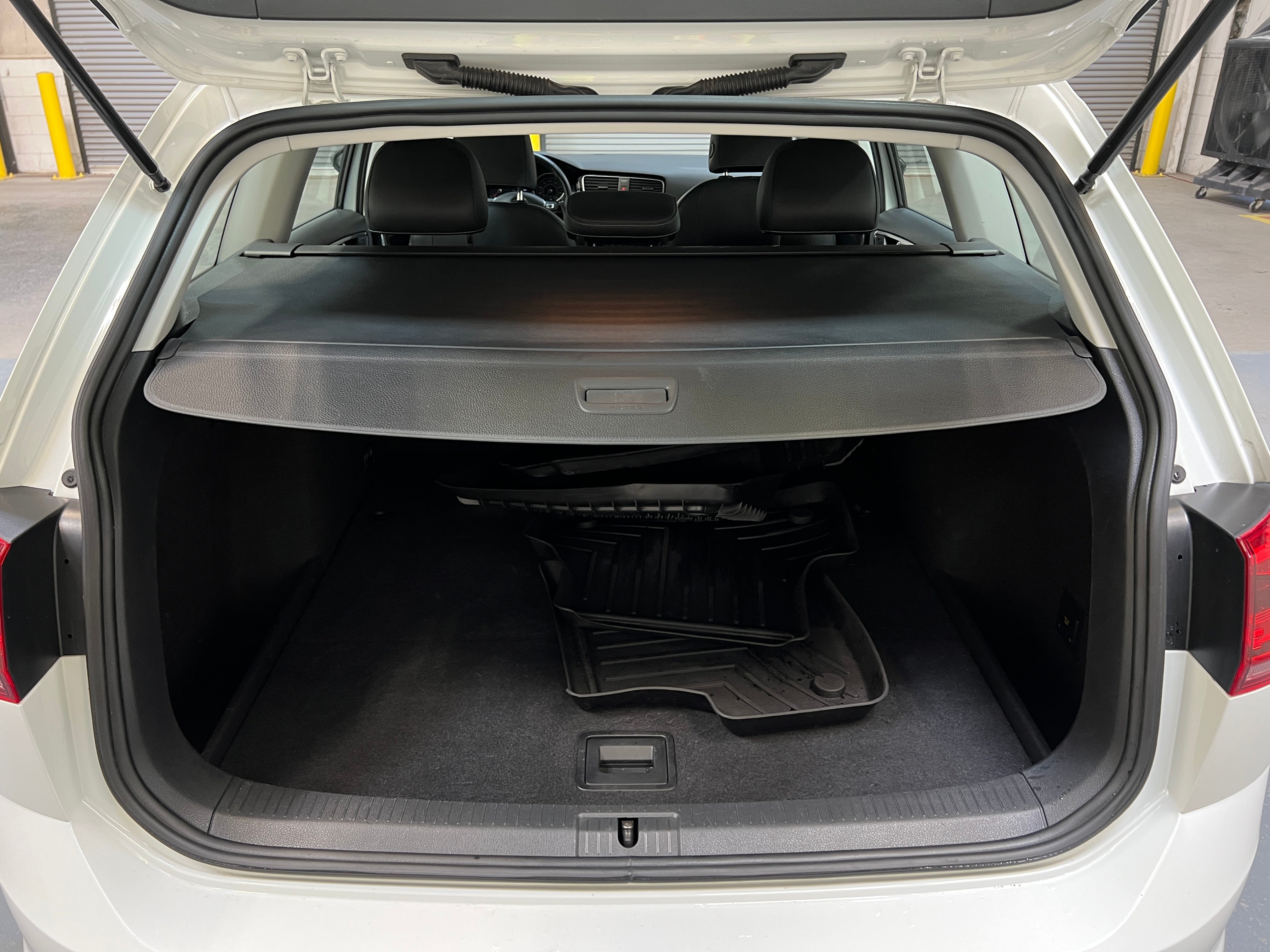 2016 Volkswagen e-Golf SE 7
