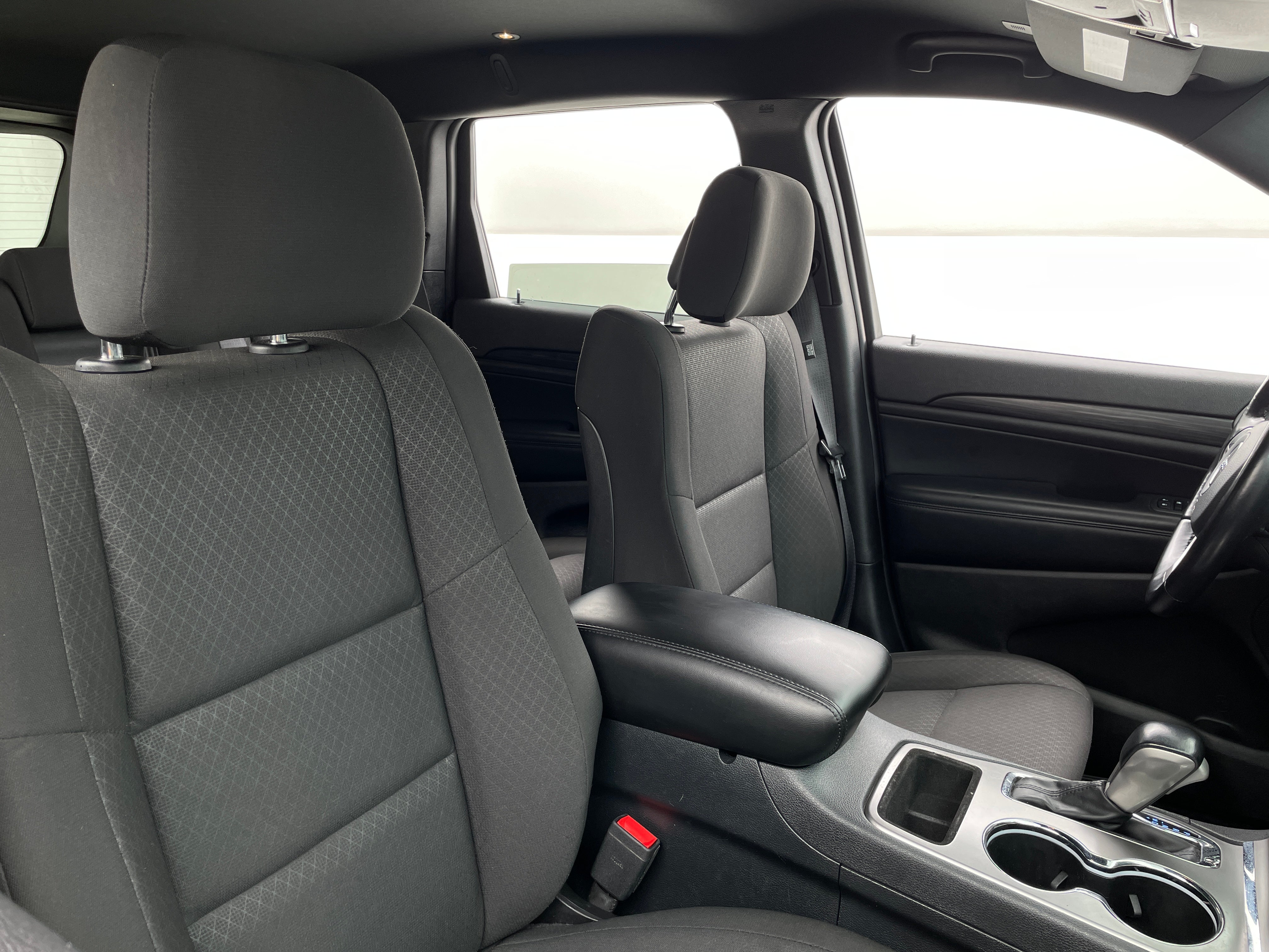 2020 Jeep Grand Cherokee Laredo 2
