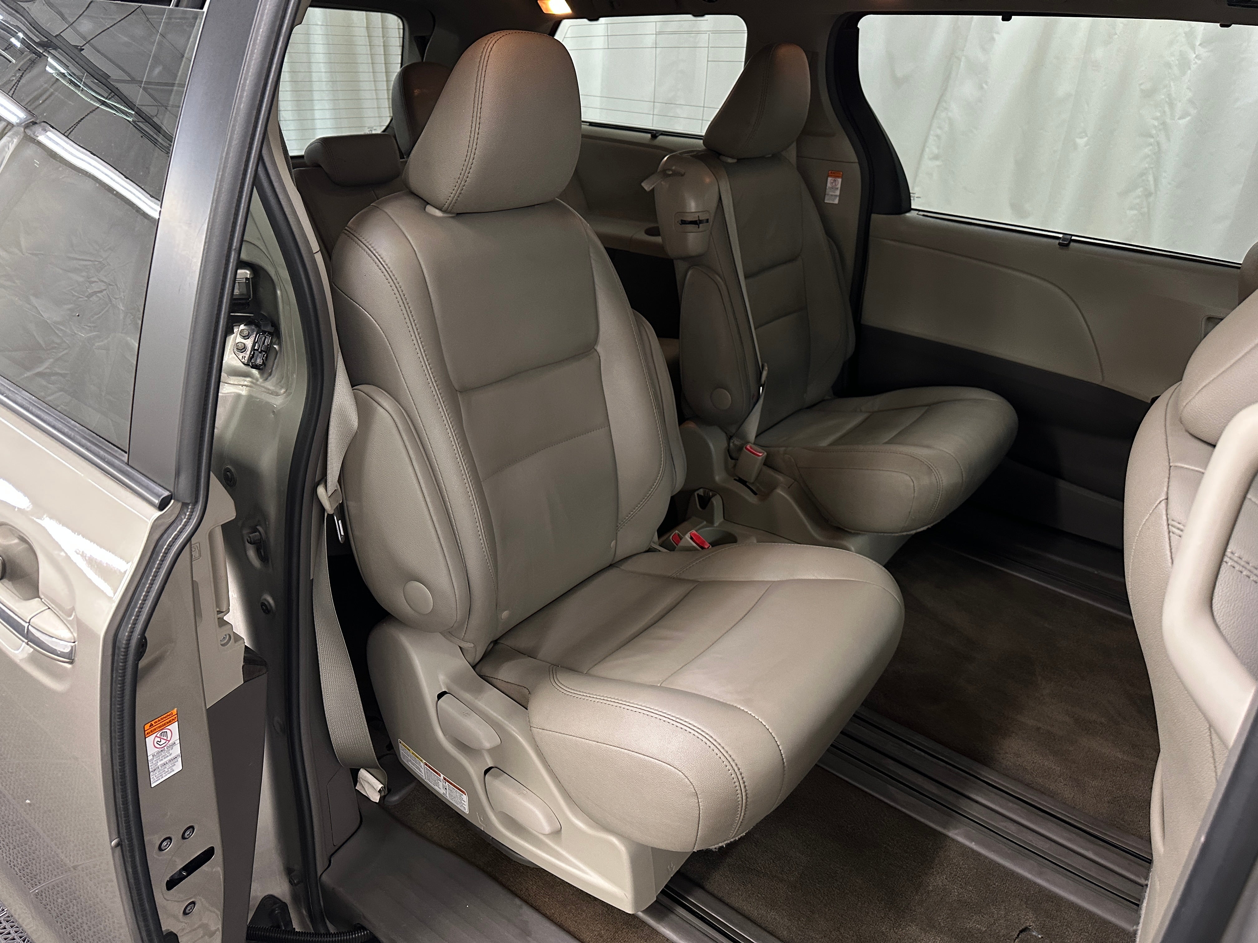 2017 Toyota Sienna XLE 5