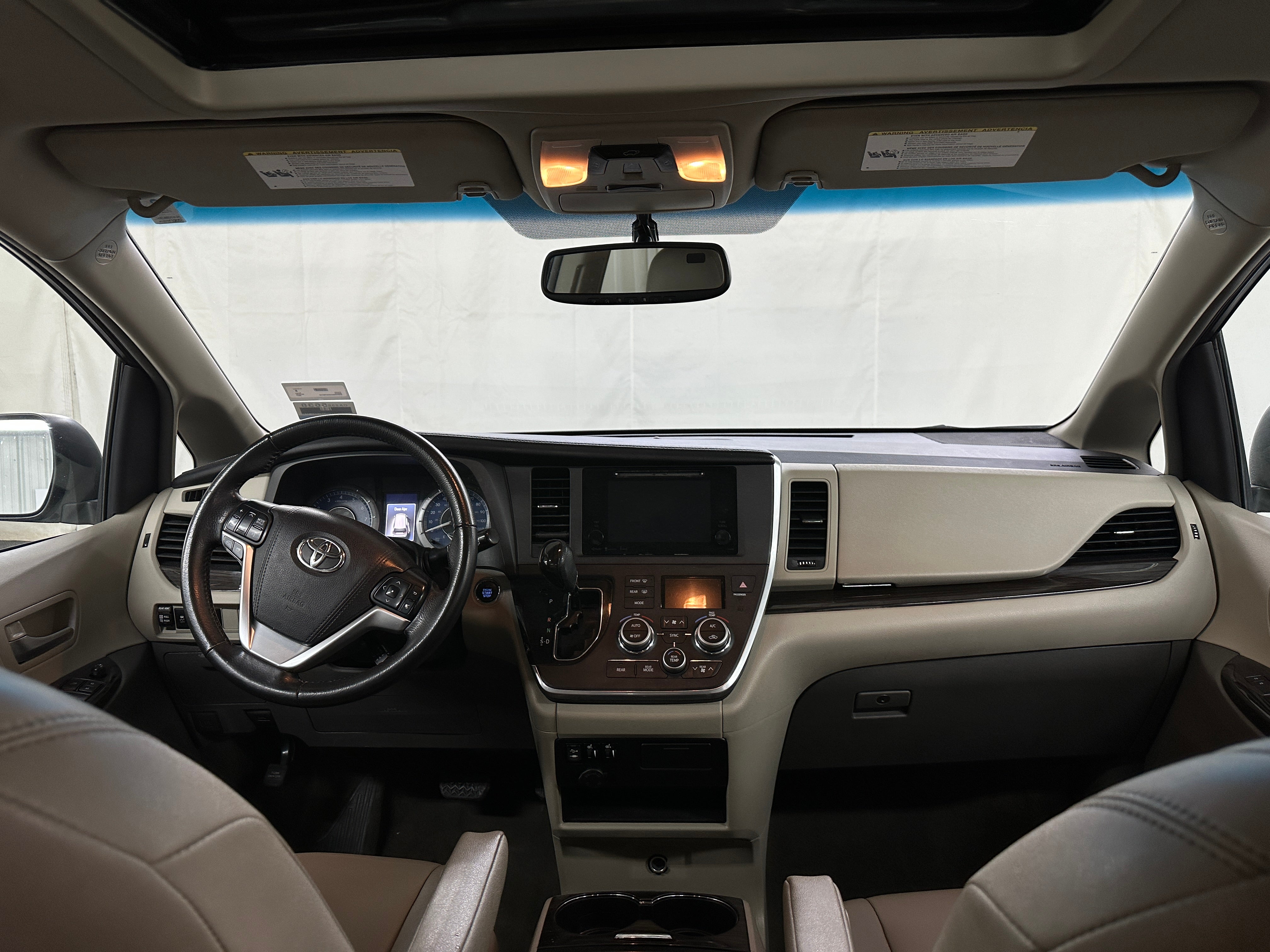 2017 Toyota Sienna XLE 2