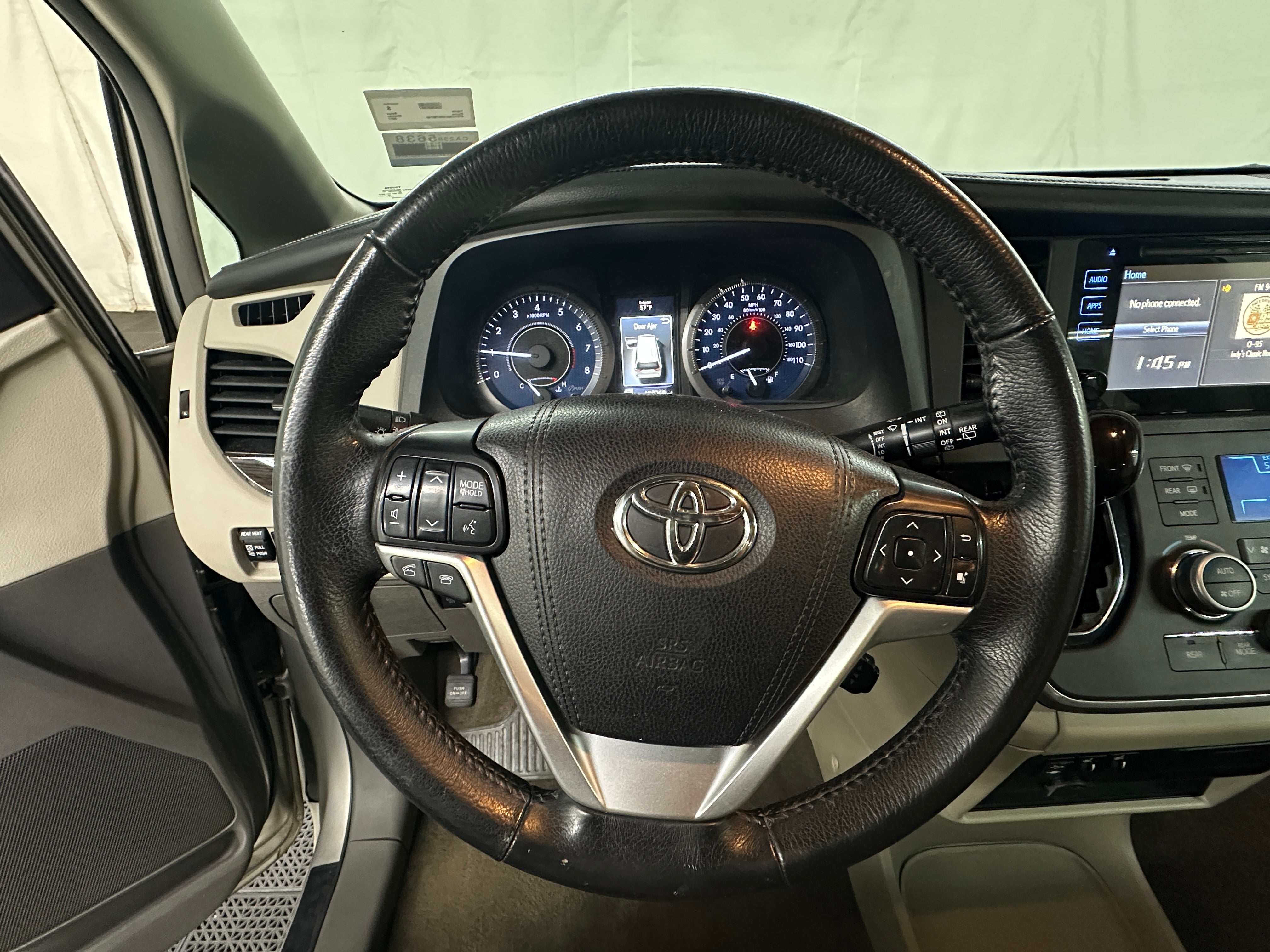 2017 Toyota Sienna XLE 4