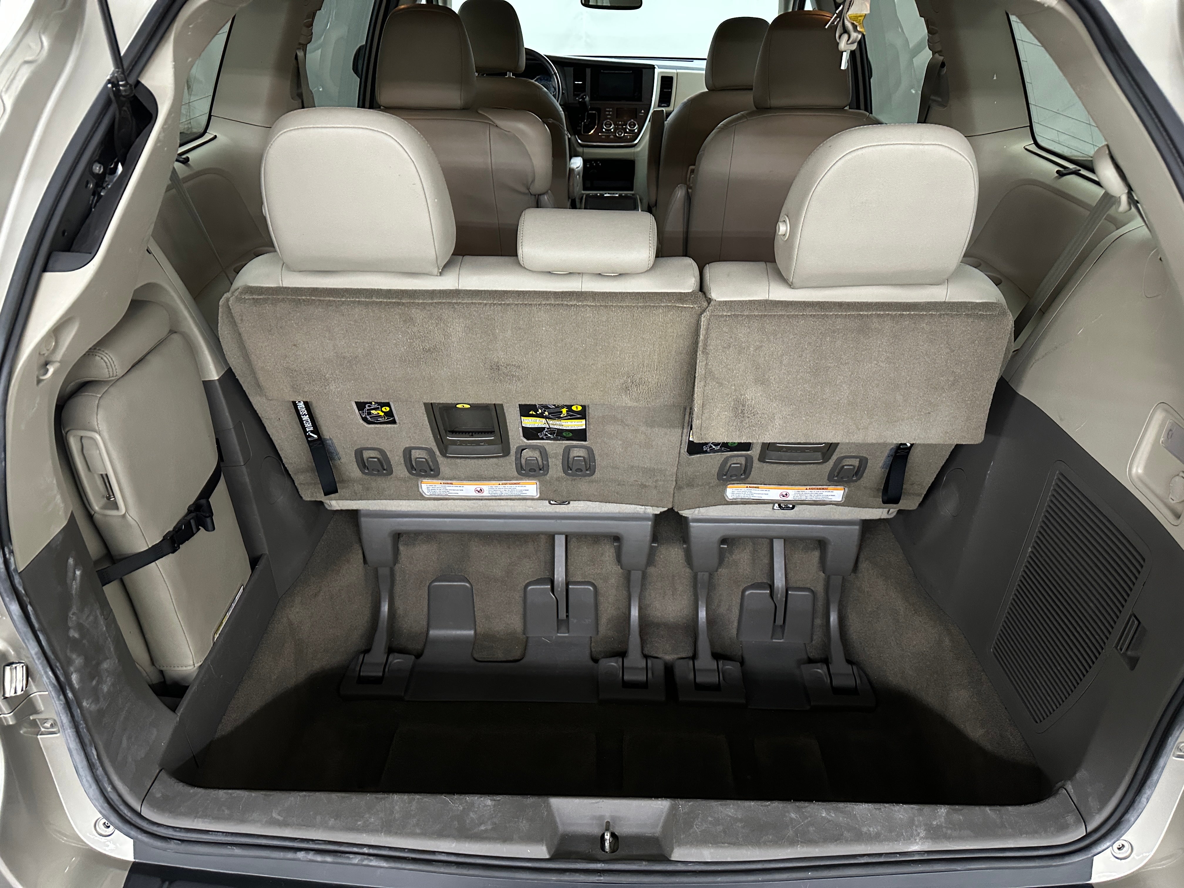 2017 Toyota Sienna XLE 6