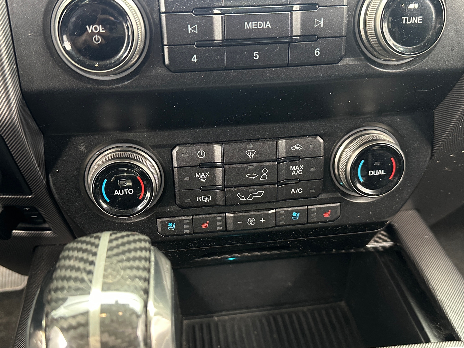 Thumbnail: 2019 Ford Econoline - 4