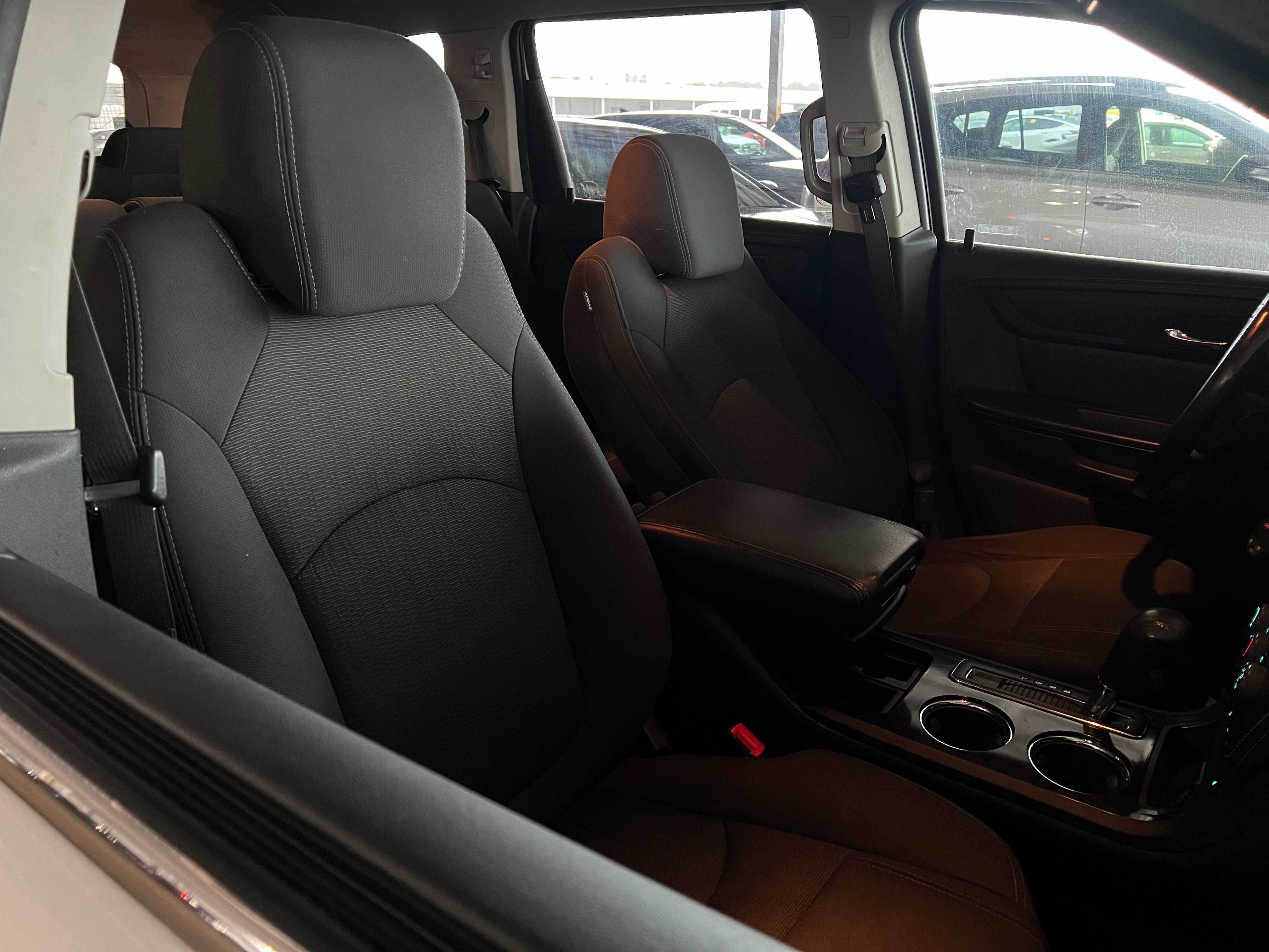 2017 Chevrolet Traverse LT 2