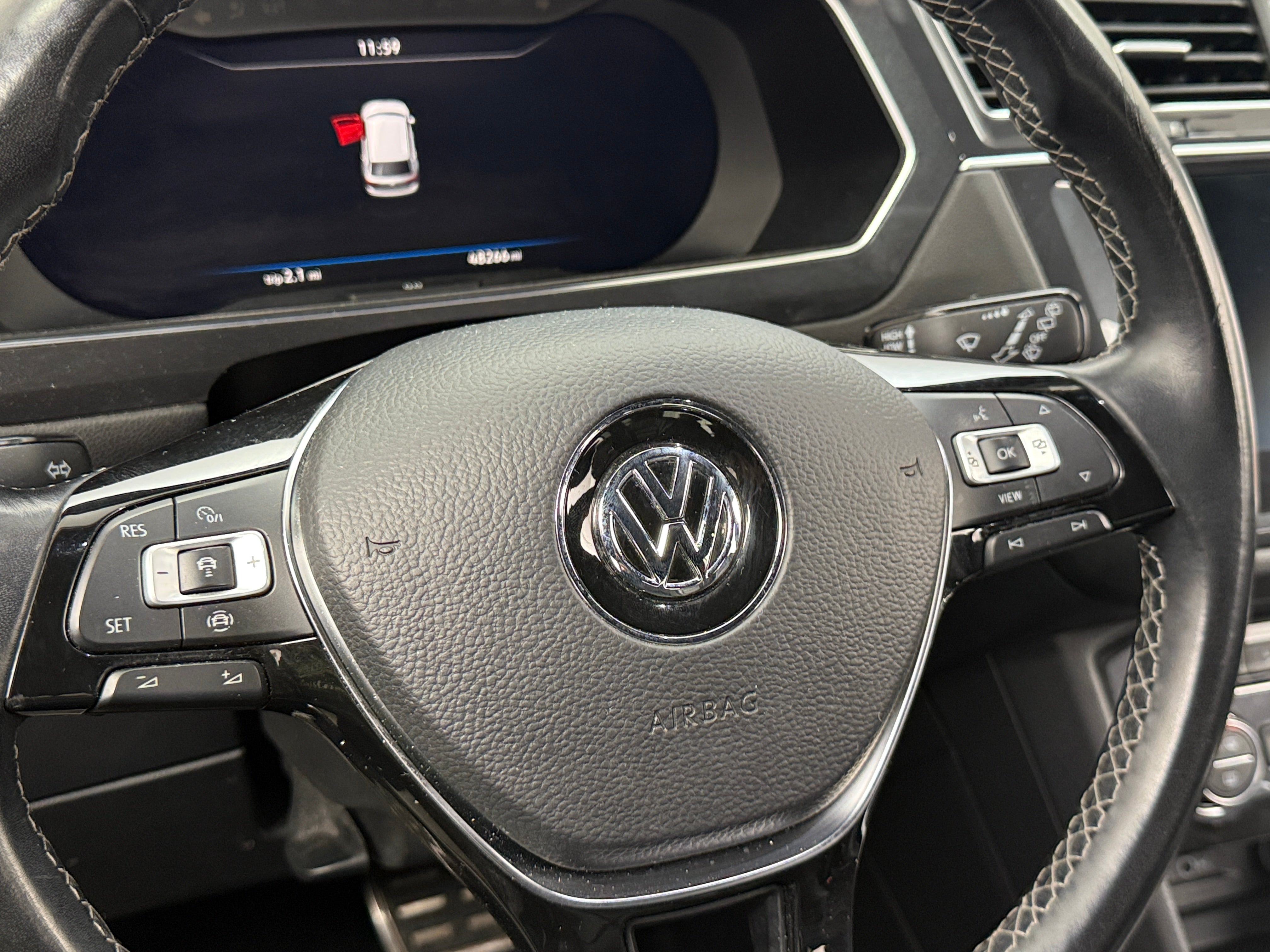 2019 Volkswagen Tiguan SE R-Line 4