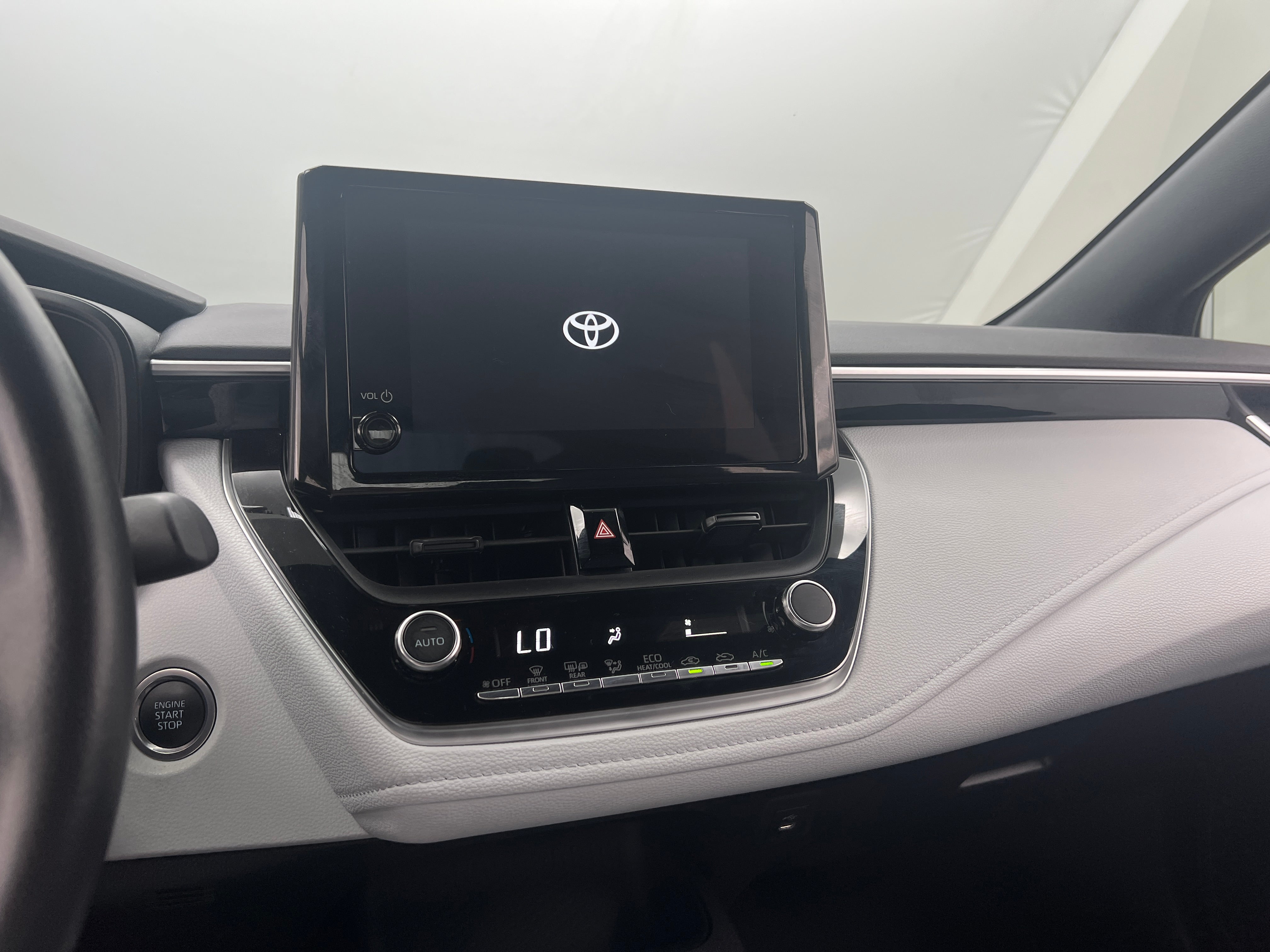 2023 Toyota Corolla SE 4