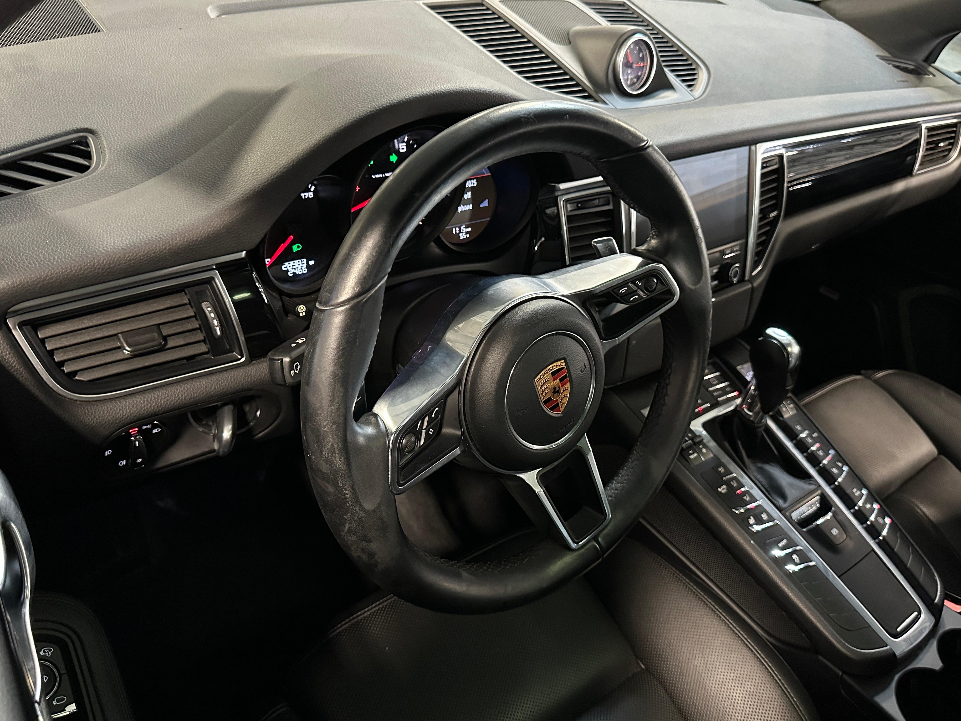 2018 Porsche Macan Base 2