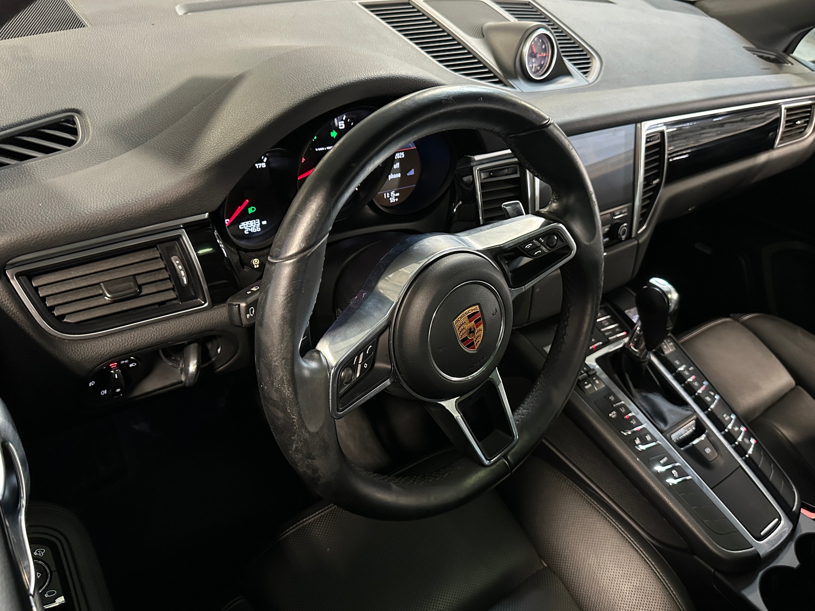 Thumbnail: 2018 Porsche Macan - 2