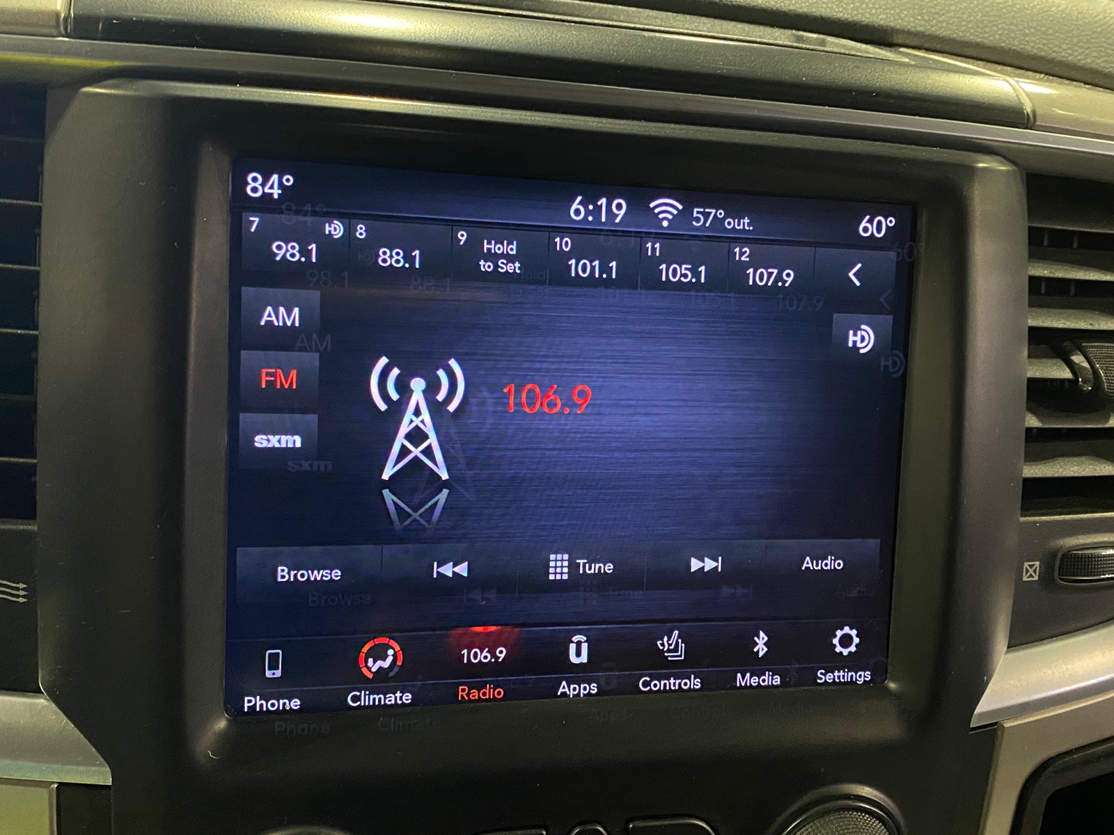 Thumbnail: 2019 RAM 1500 Classic - 4