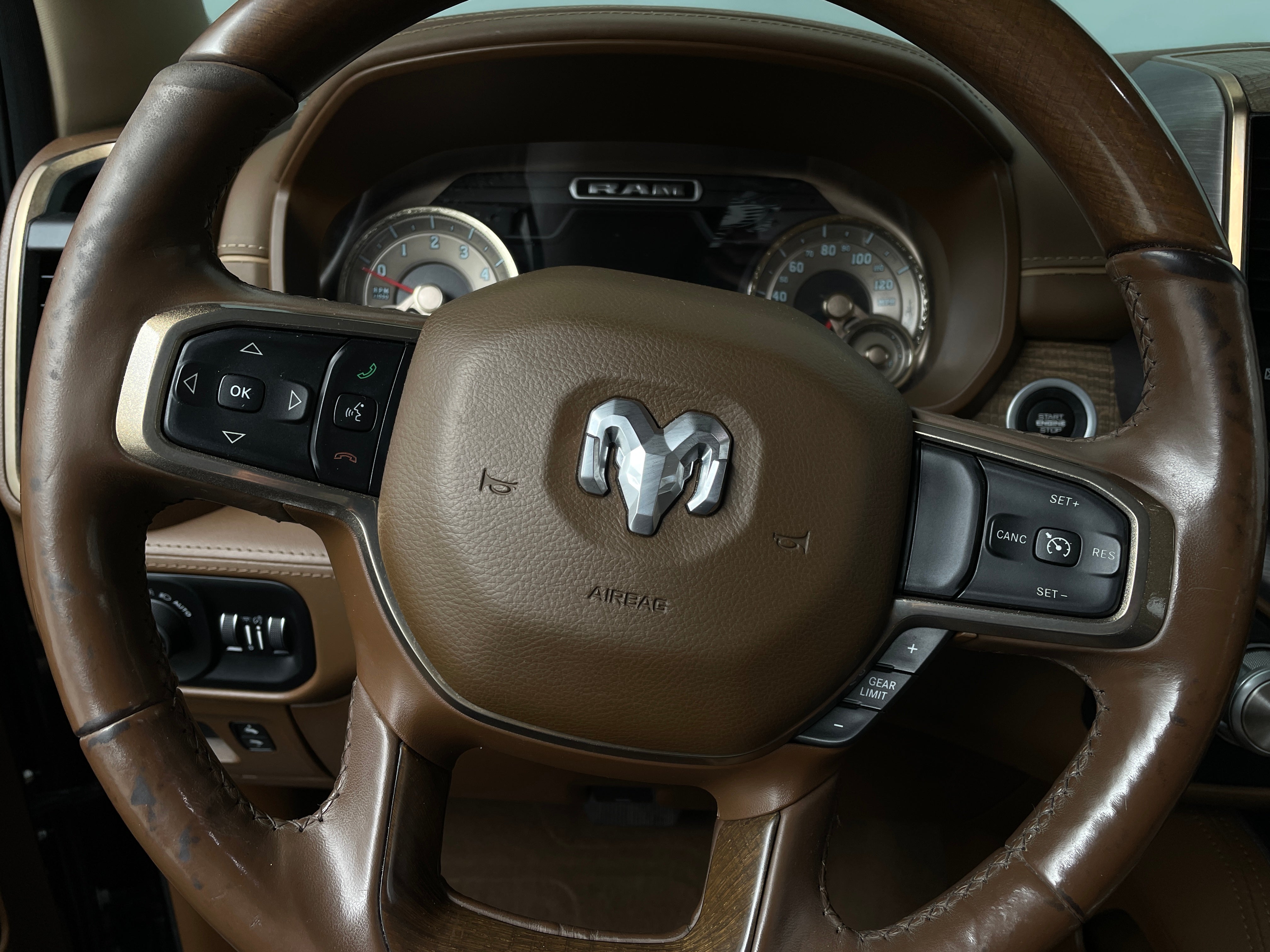 2019 RAM 1500 laramie Longhorn 4