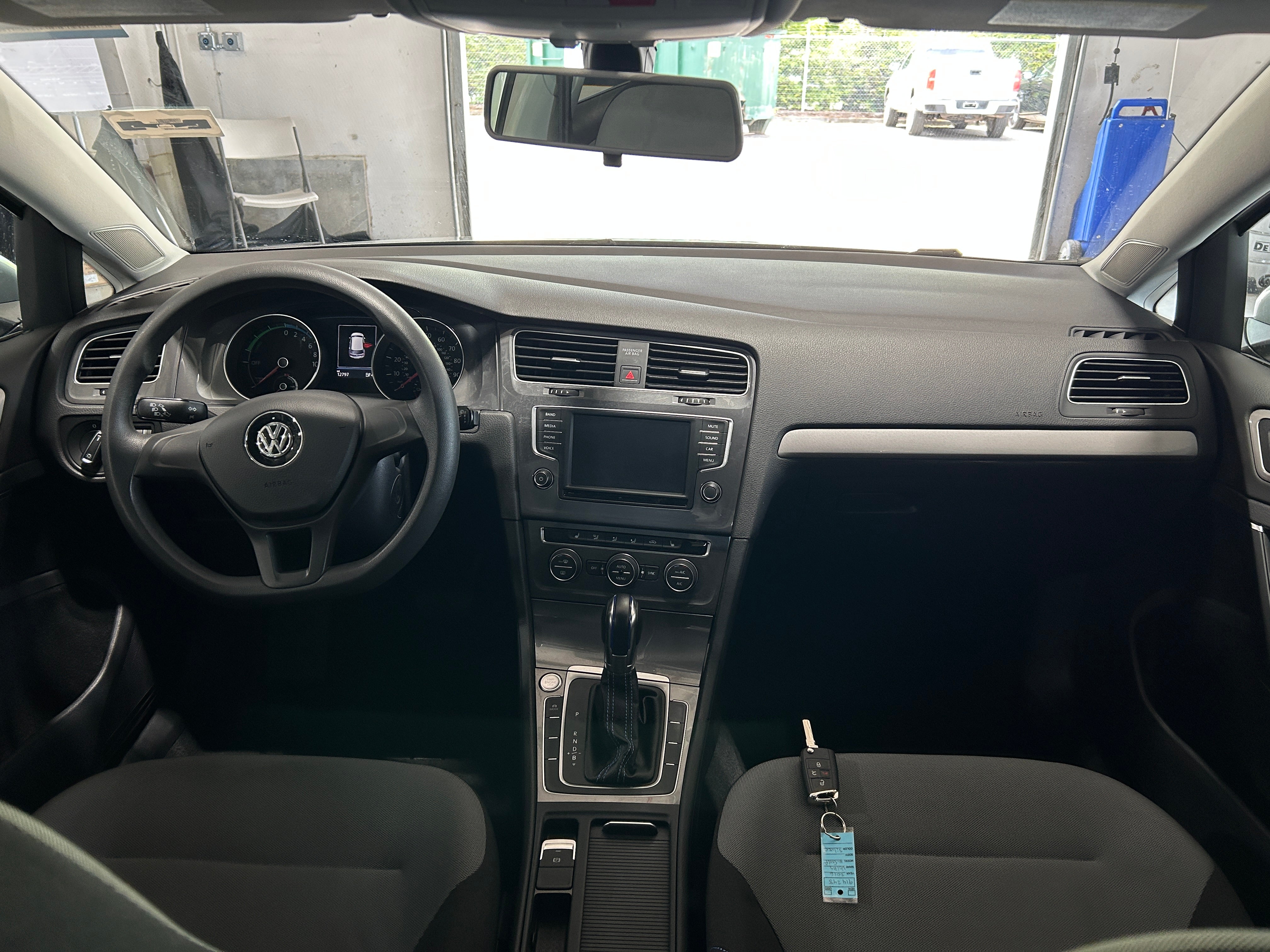 2016 Volkswagen e-Golf SE 3
