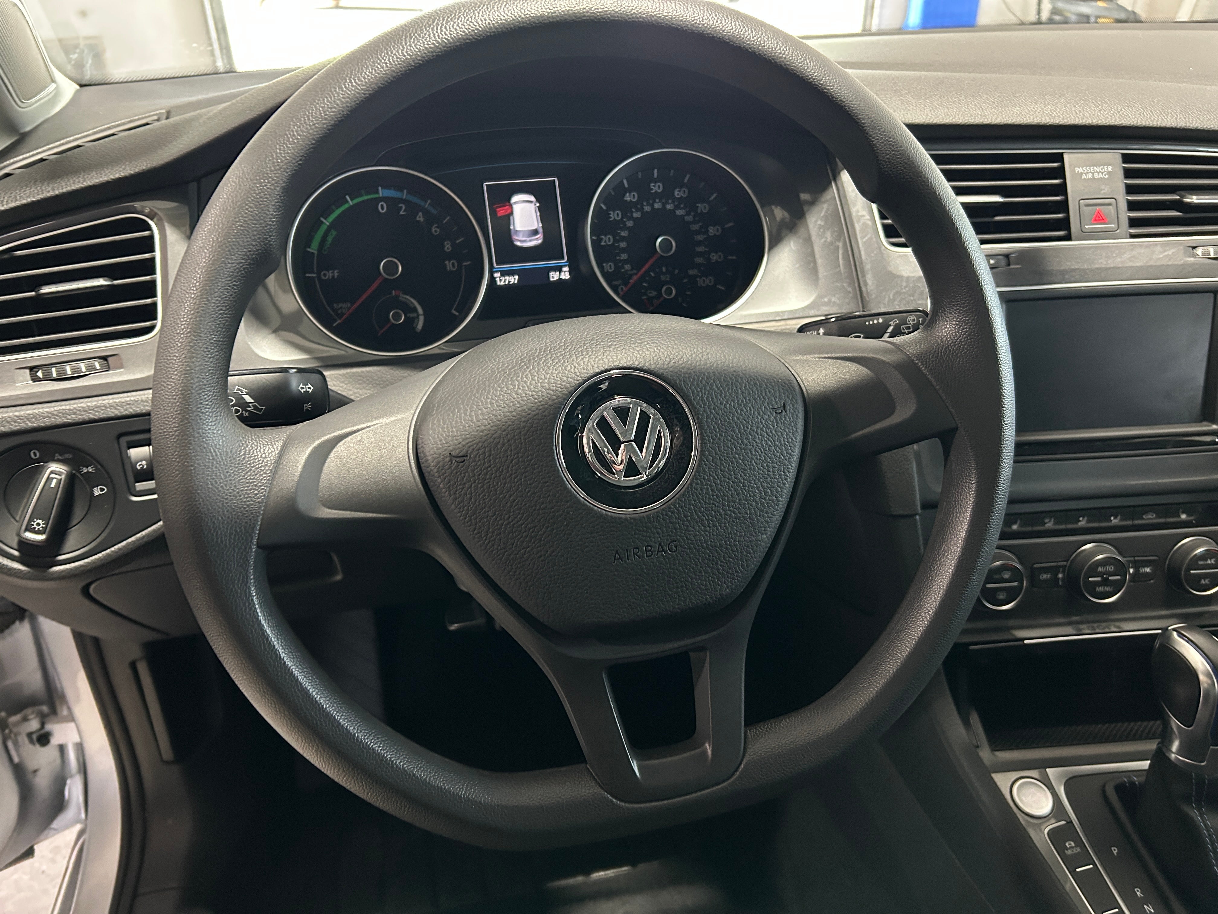 2016 Volkswagen e-Golf SE 5