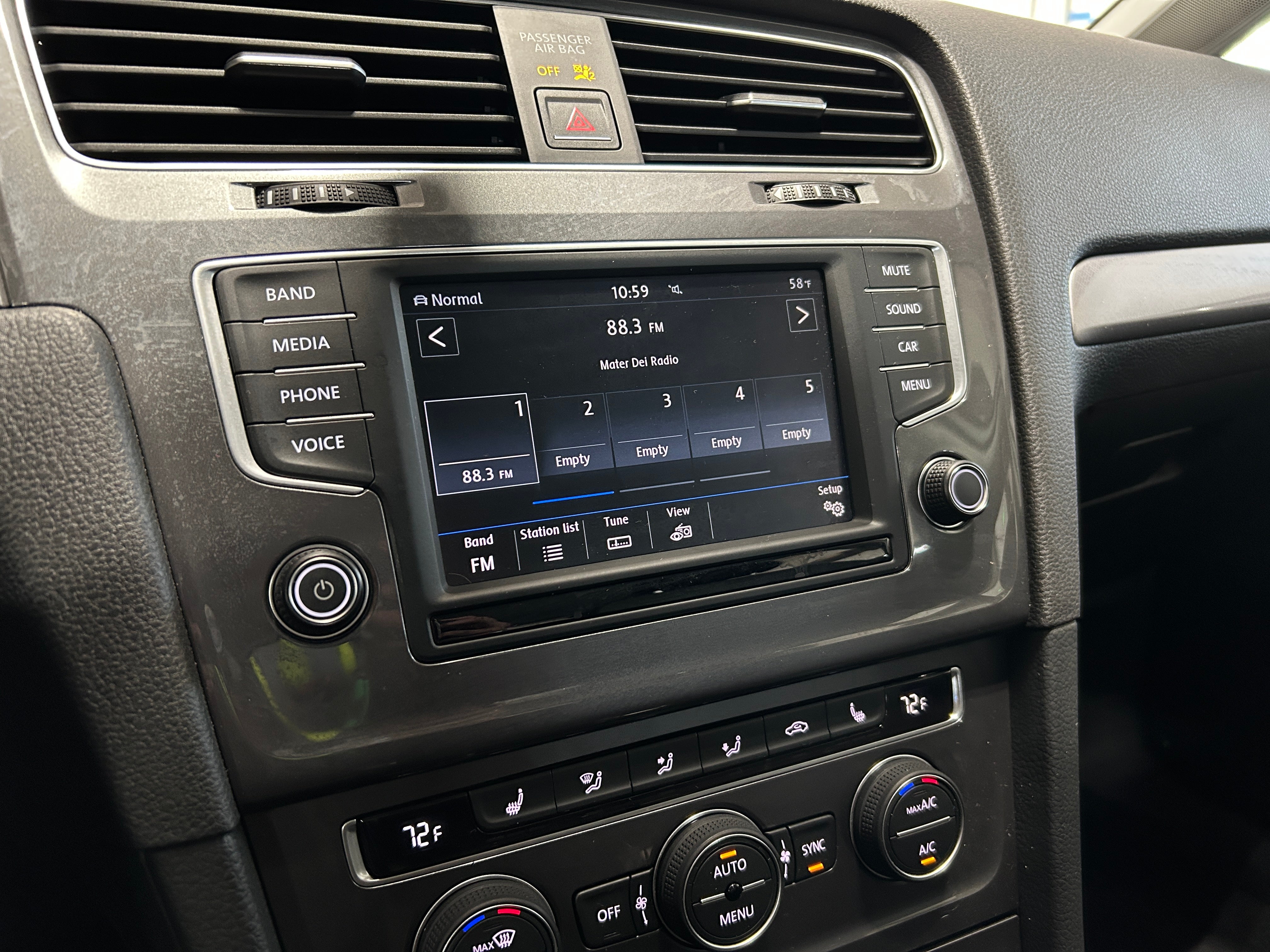 2016 Volkswagen e-Golf SE 4