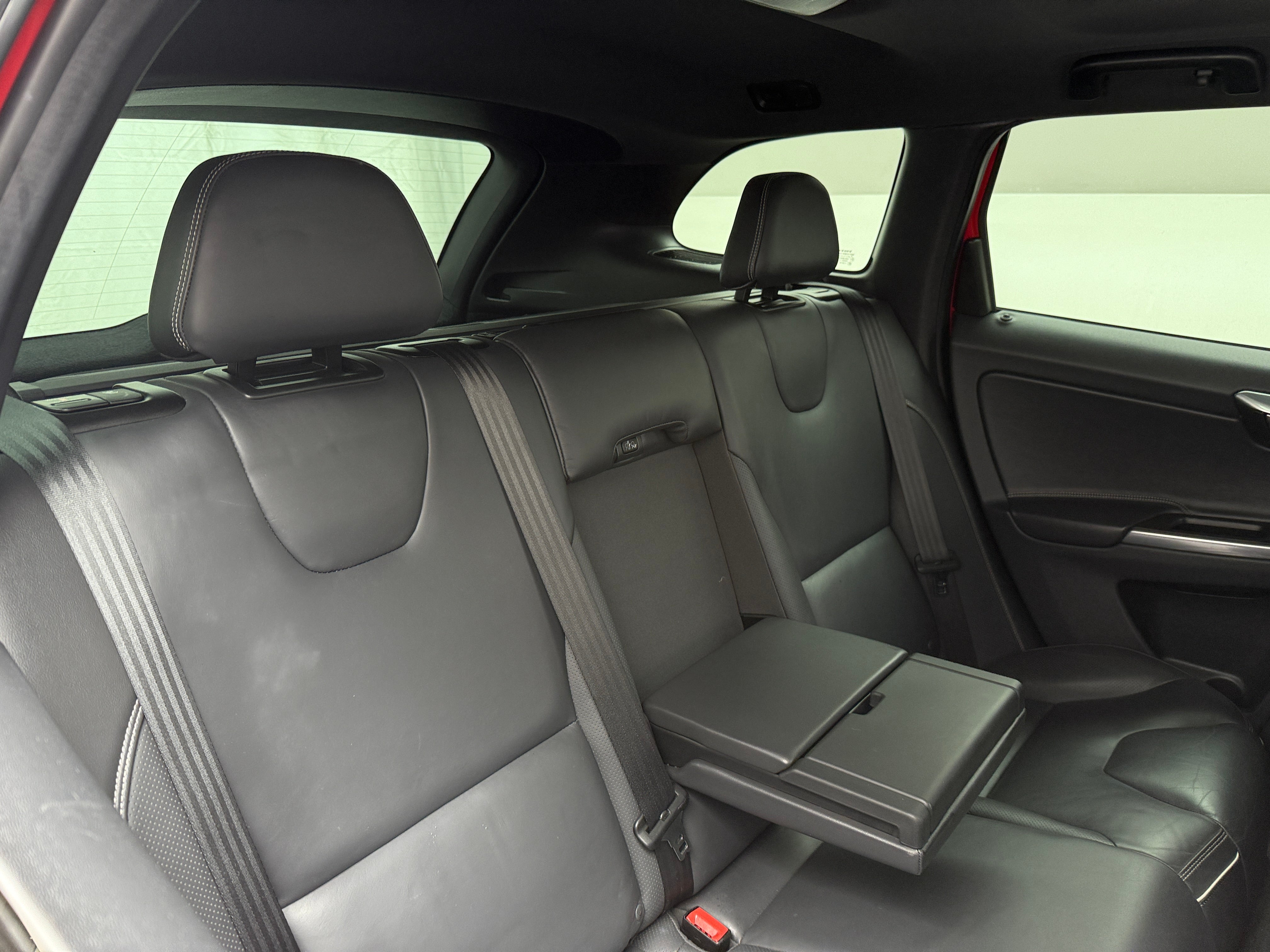 2015 Volvo XC60 T6 R-Design 6