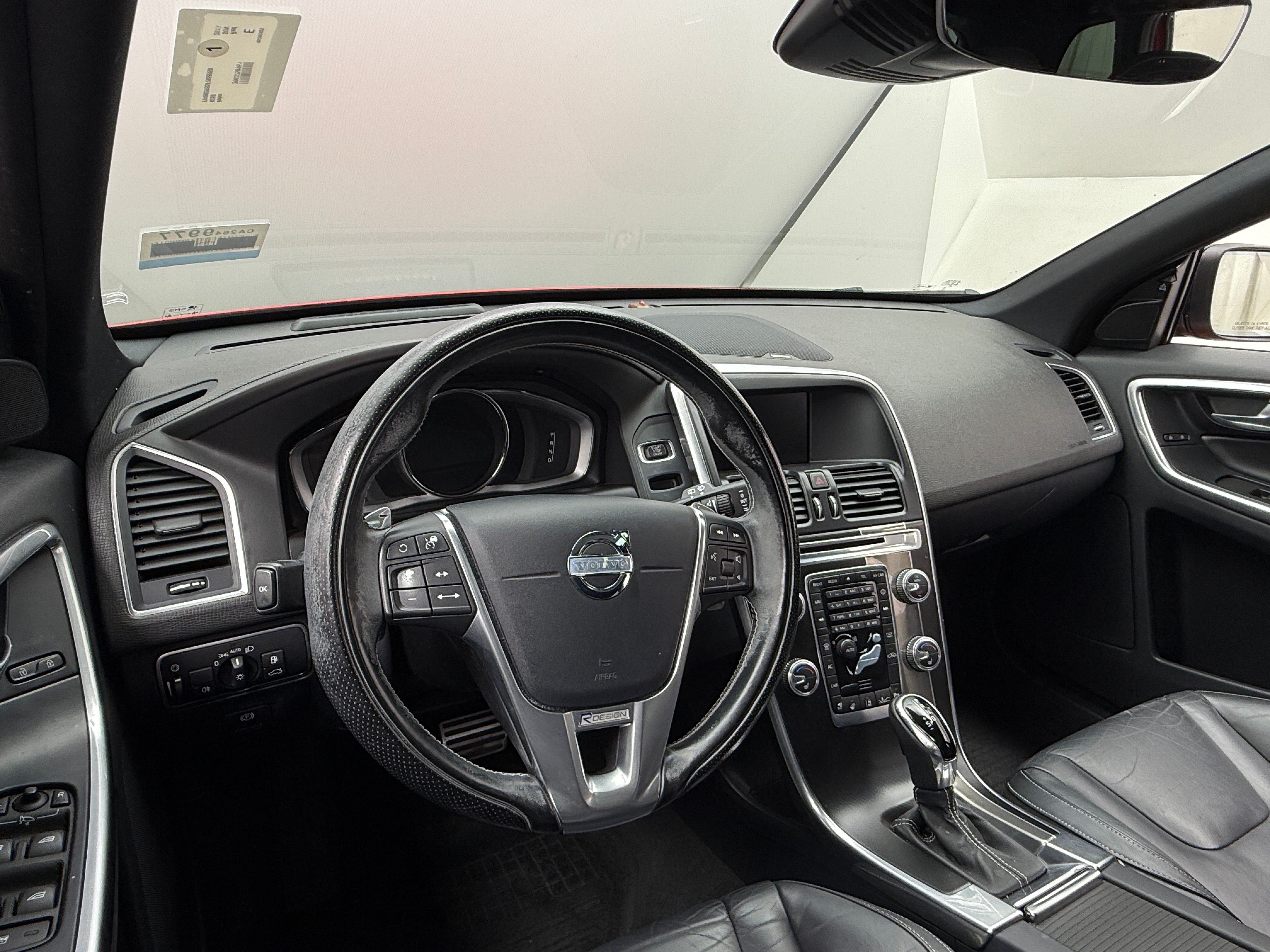 2015 Volvo XC60 T6 R-Design 3