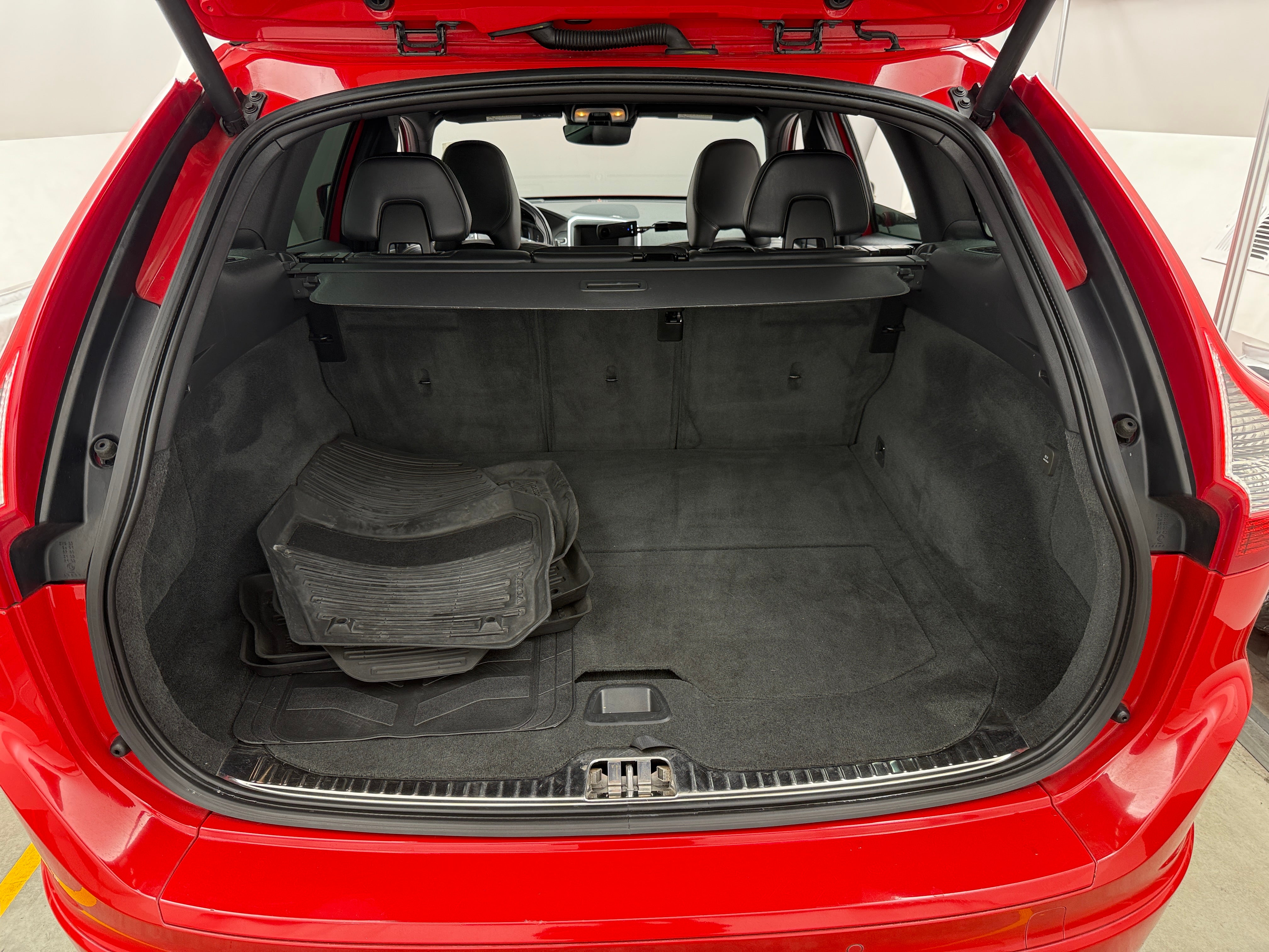 2015 Volvo XC60 T6 R-Design 7