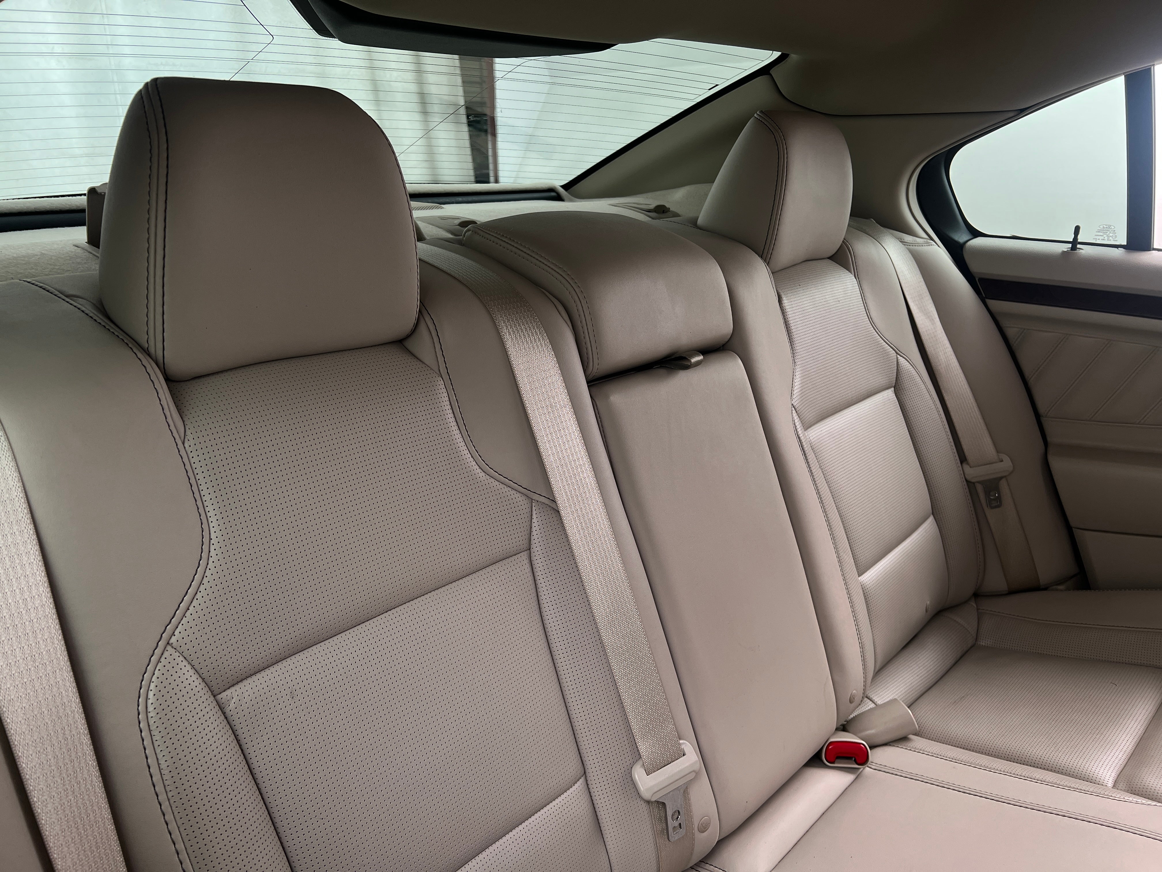 2011 Ford Taurus Limited Edition 5