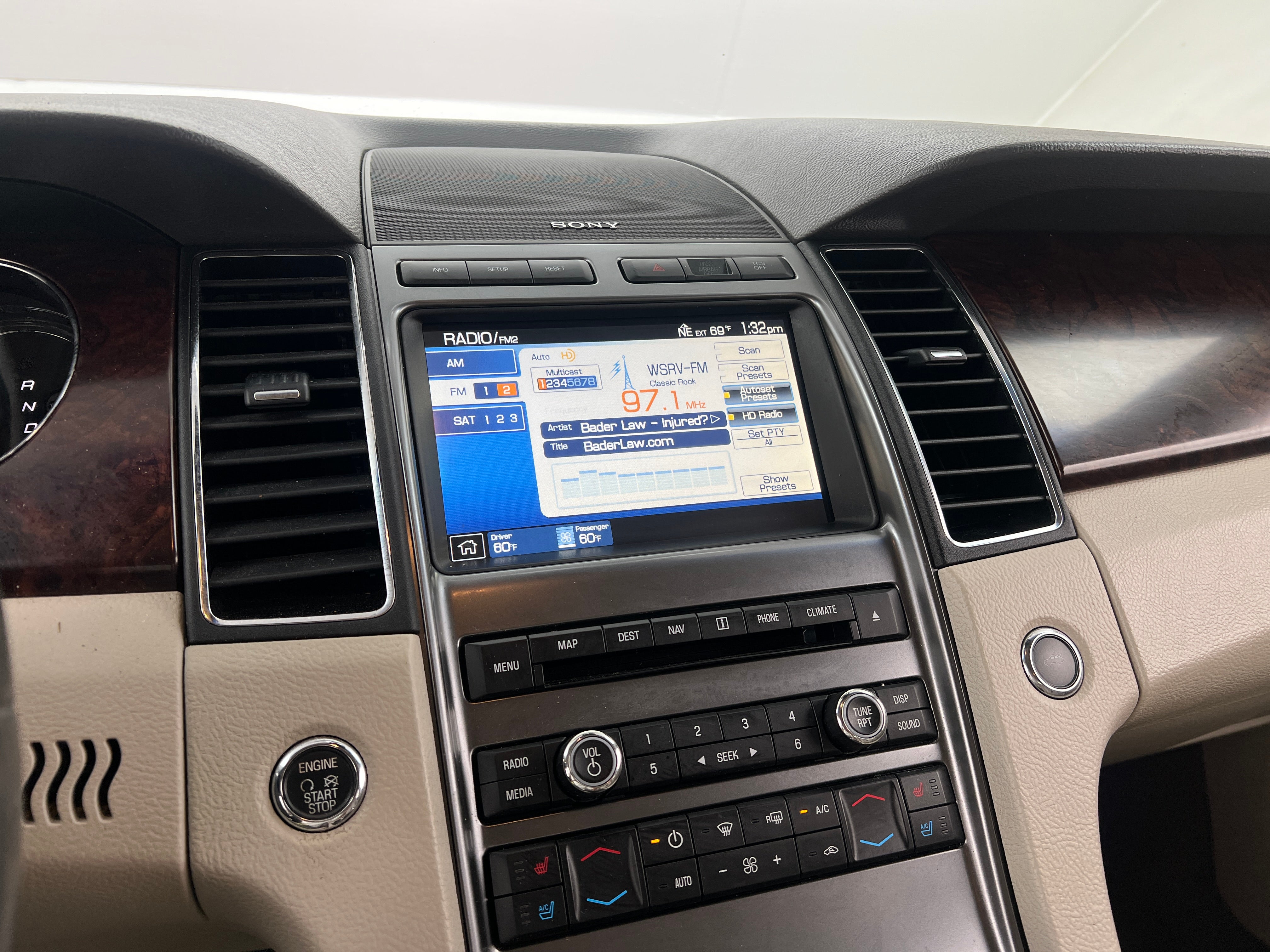 2011 Ford Taurus Limited Edition 3