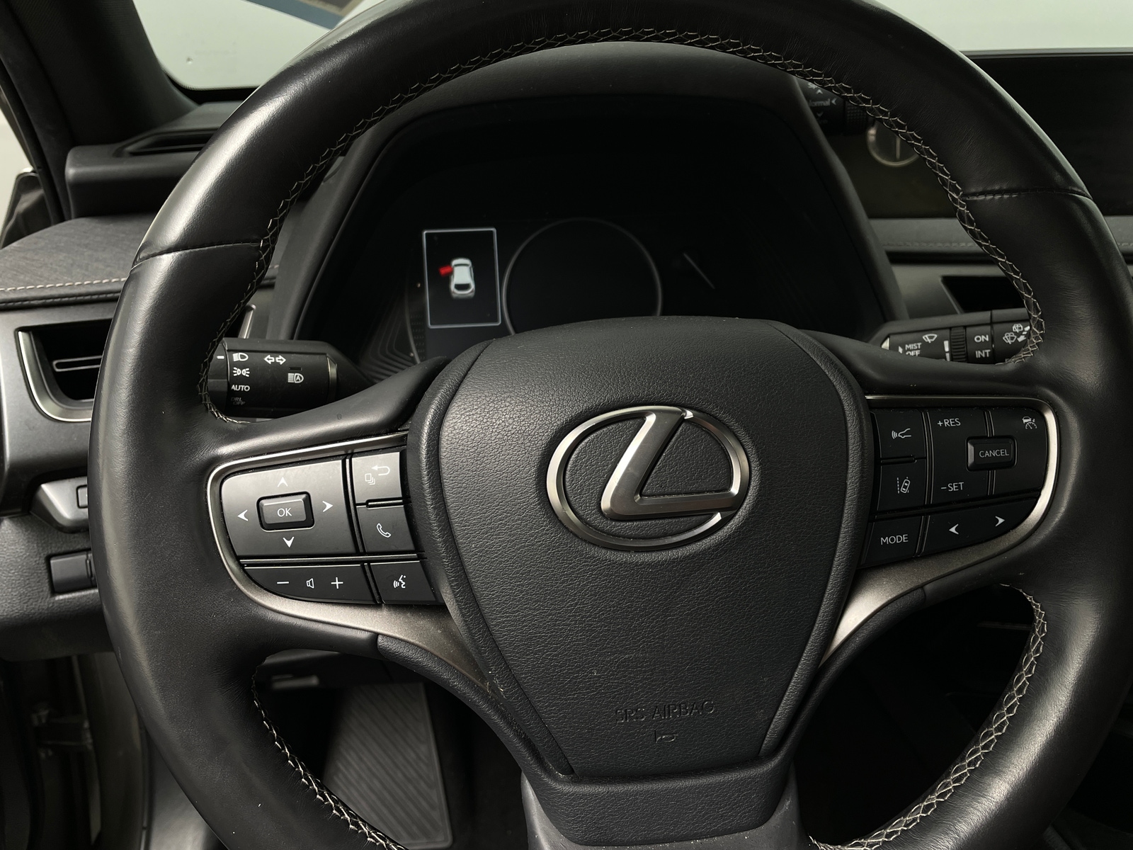 Thumbnail: 2021 Lexus UX - 3