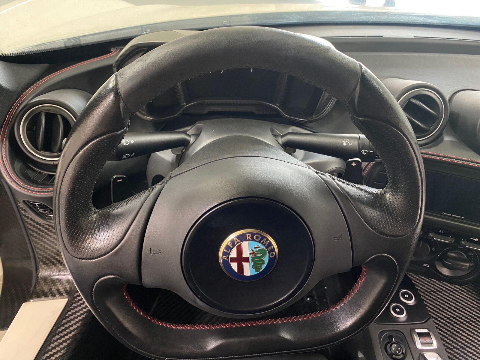 Thumbnail: 2015 Alfa Romeo 4C - 3