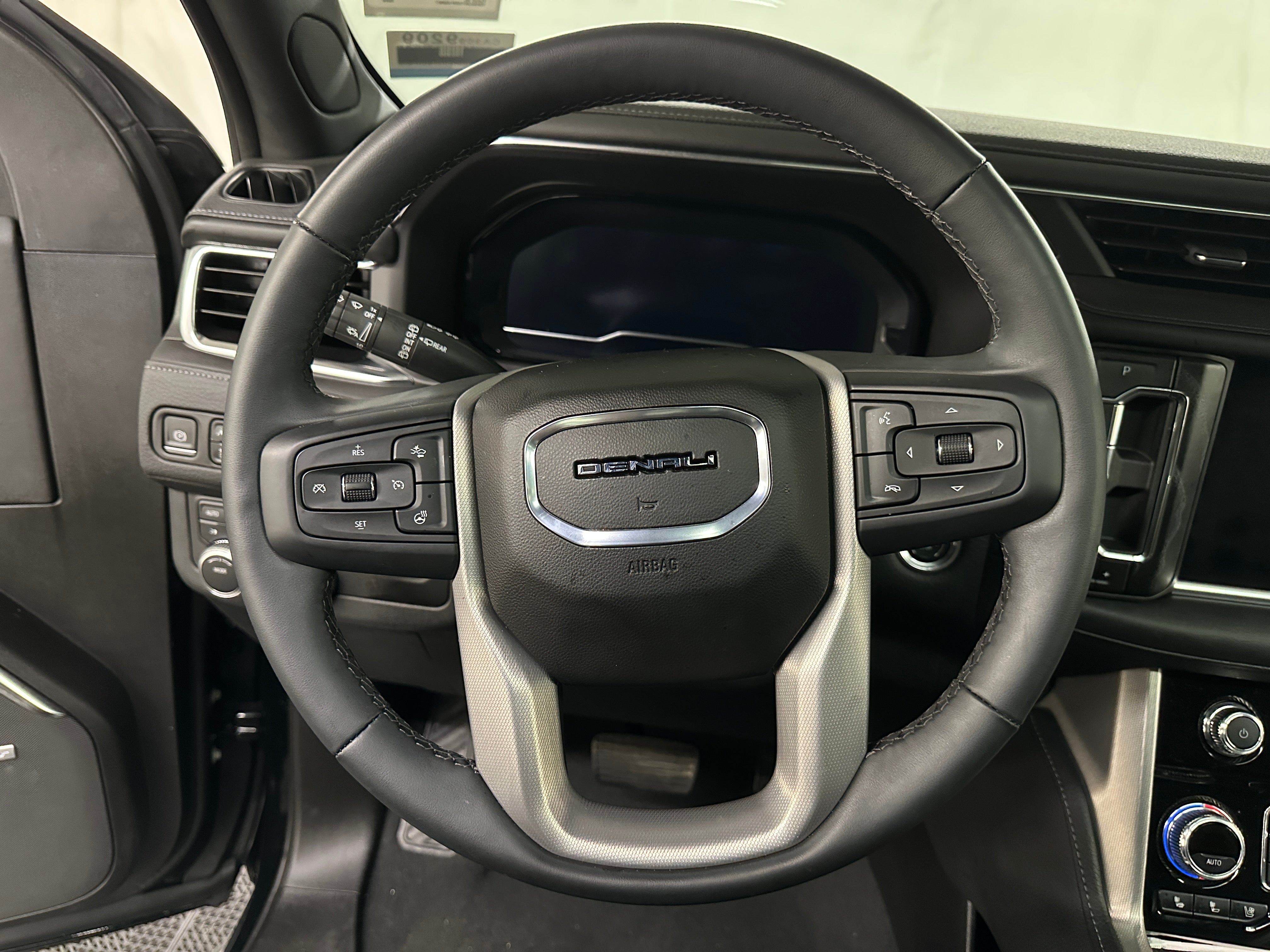 2024 GMC Yukon XL Denali 4