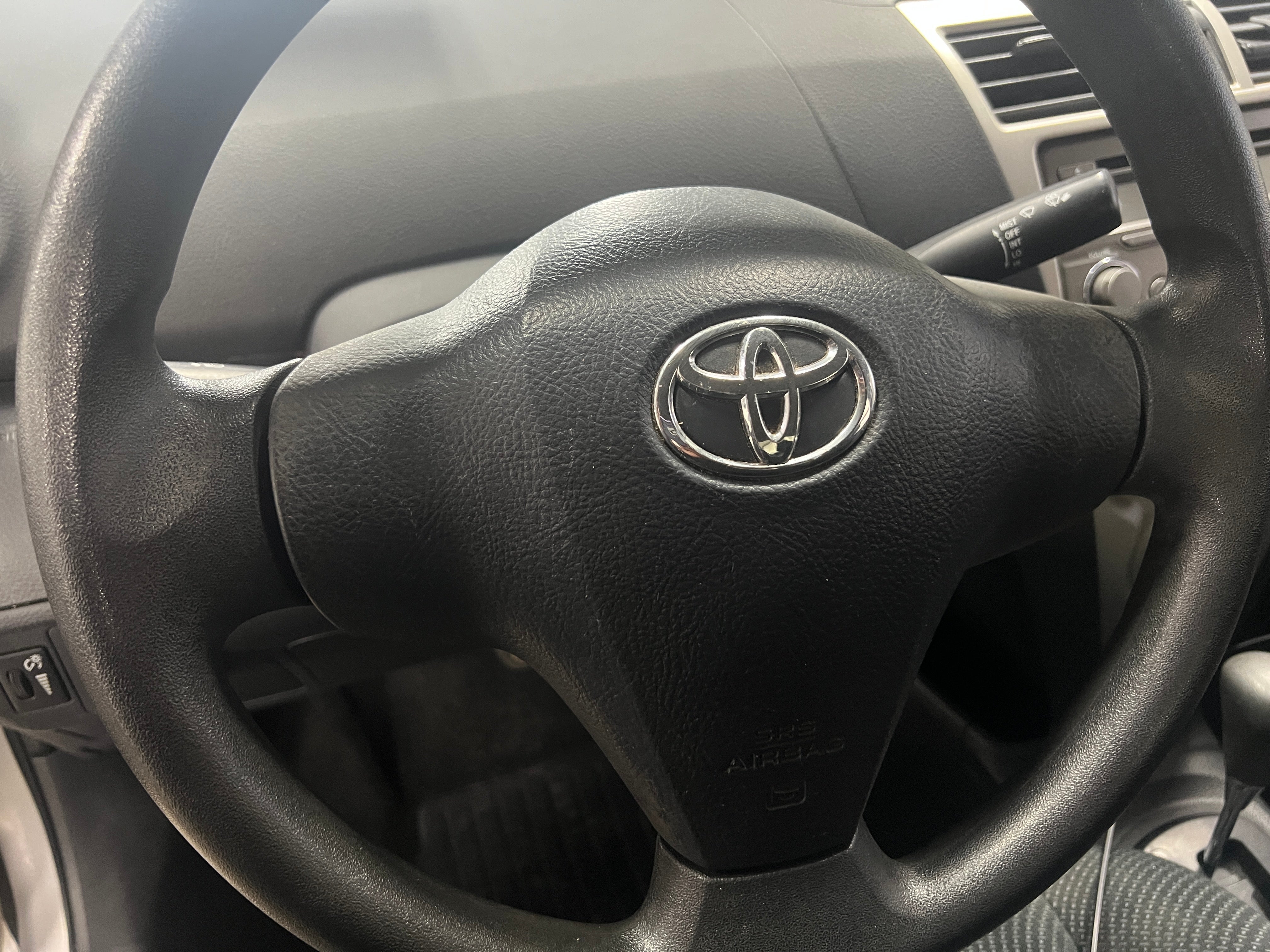 2012 Toyota Yaris Base 5