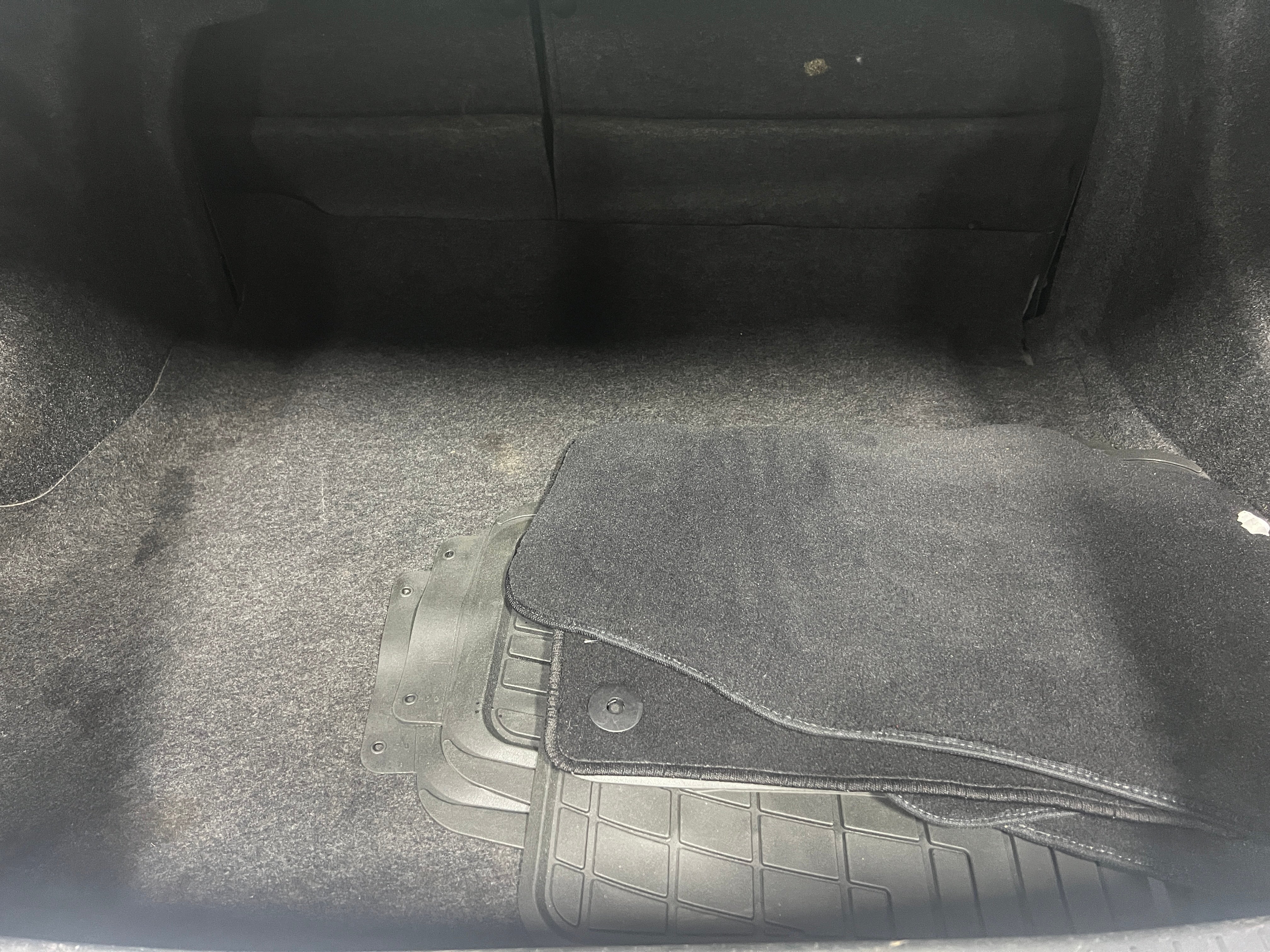 2012 Toyota Yaris Base 7