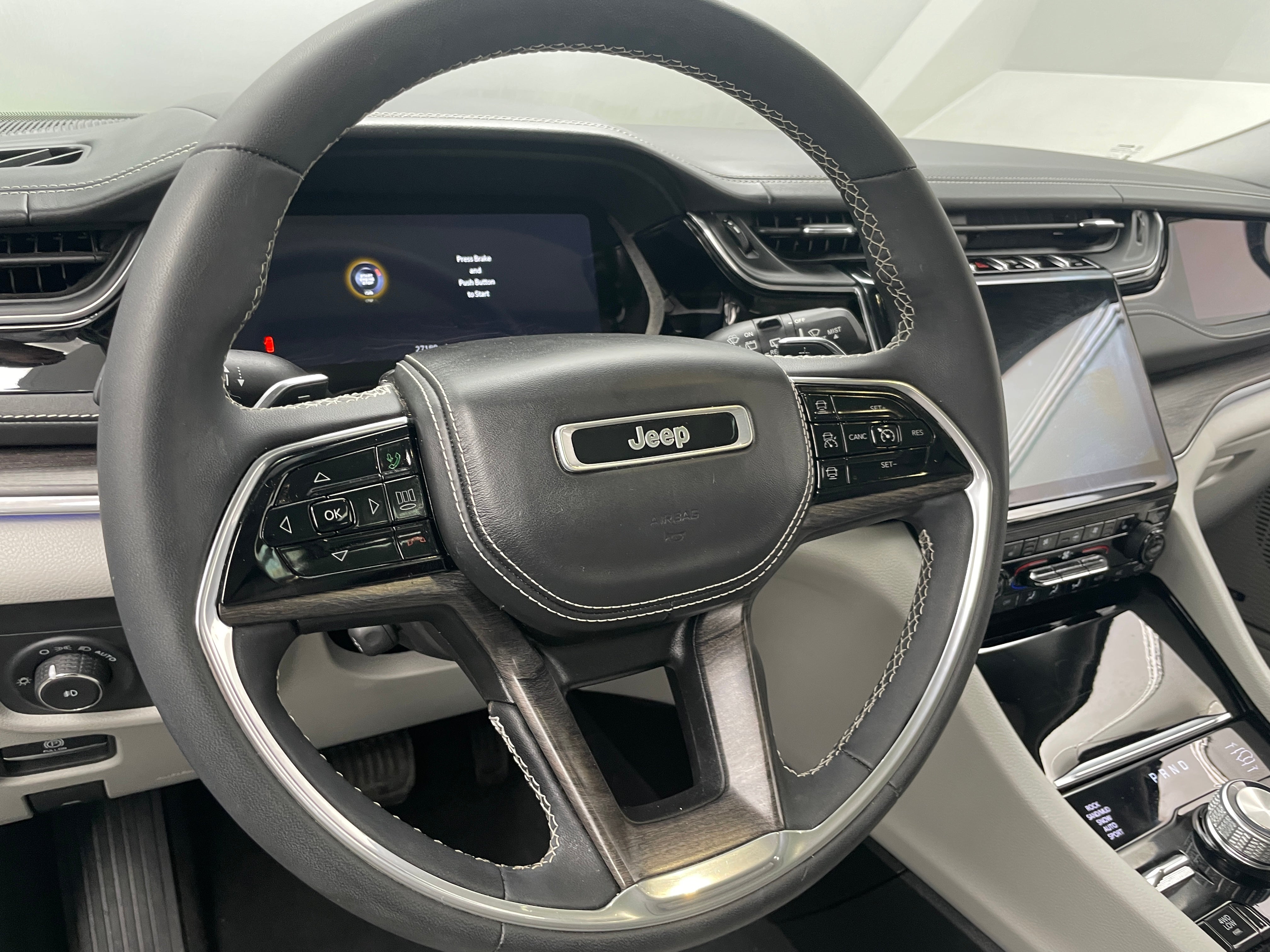 2023 Jeep Grand Cherokee Overland 4
