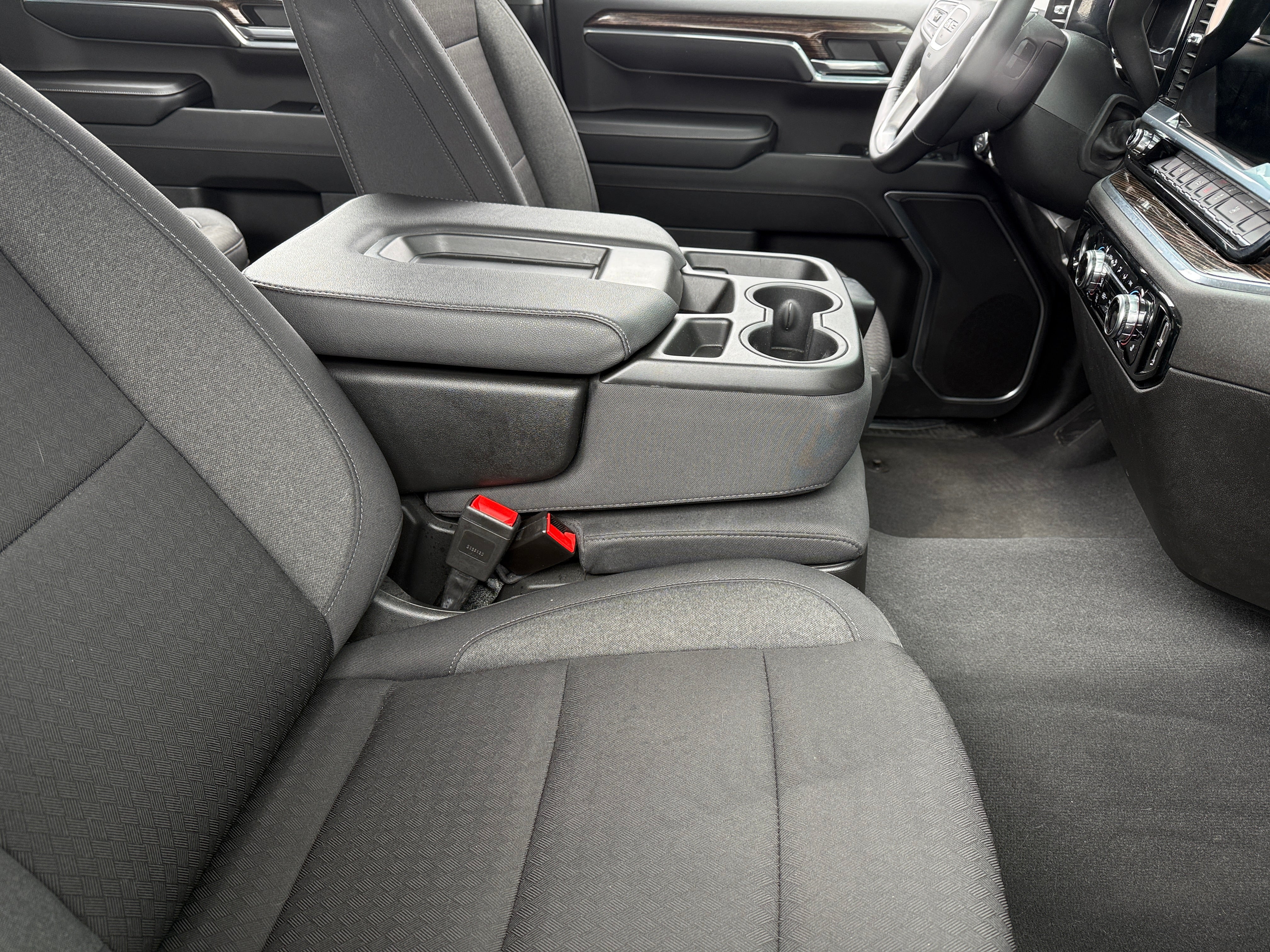 2024 GMC Sierra 1500 Elevation 2