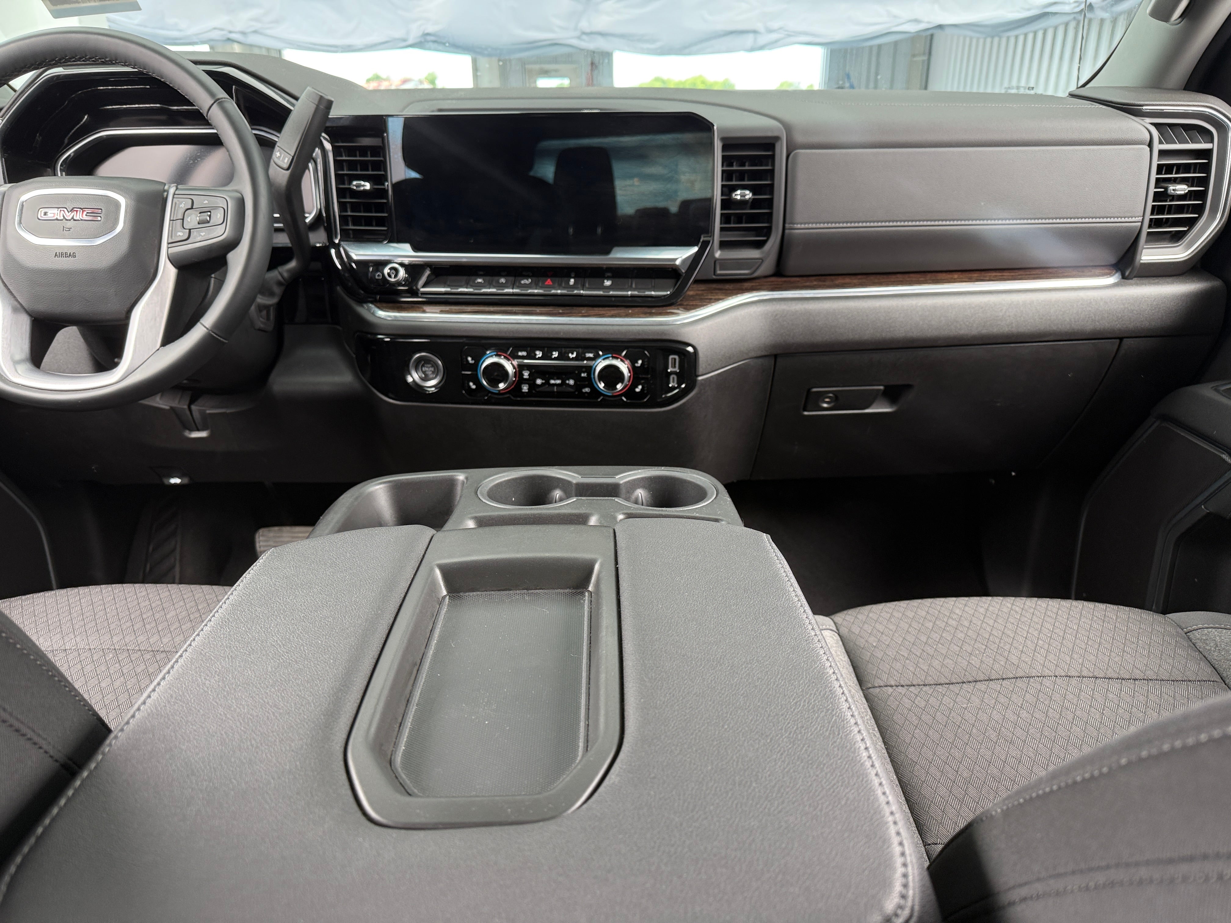 2024 GMC Sierra 1500 Elevation 3
