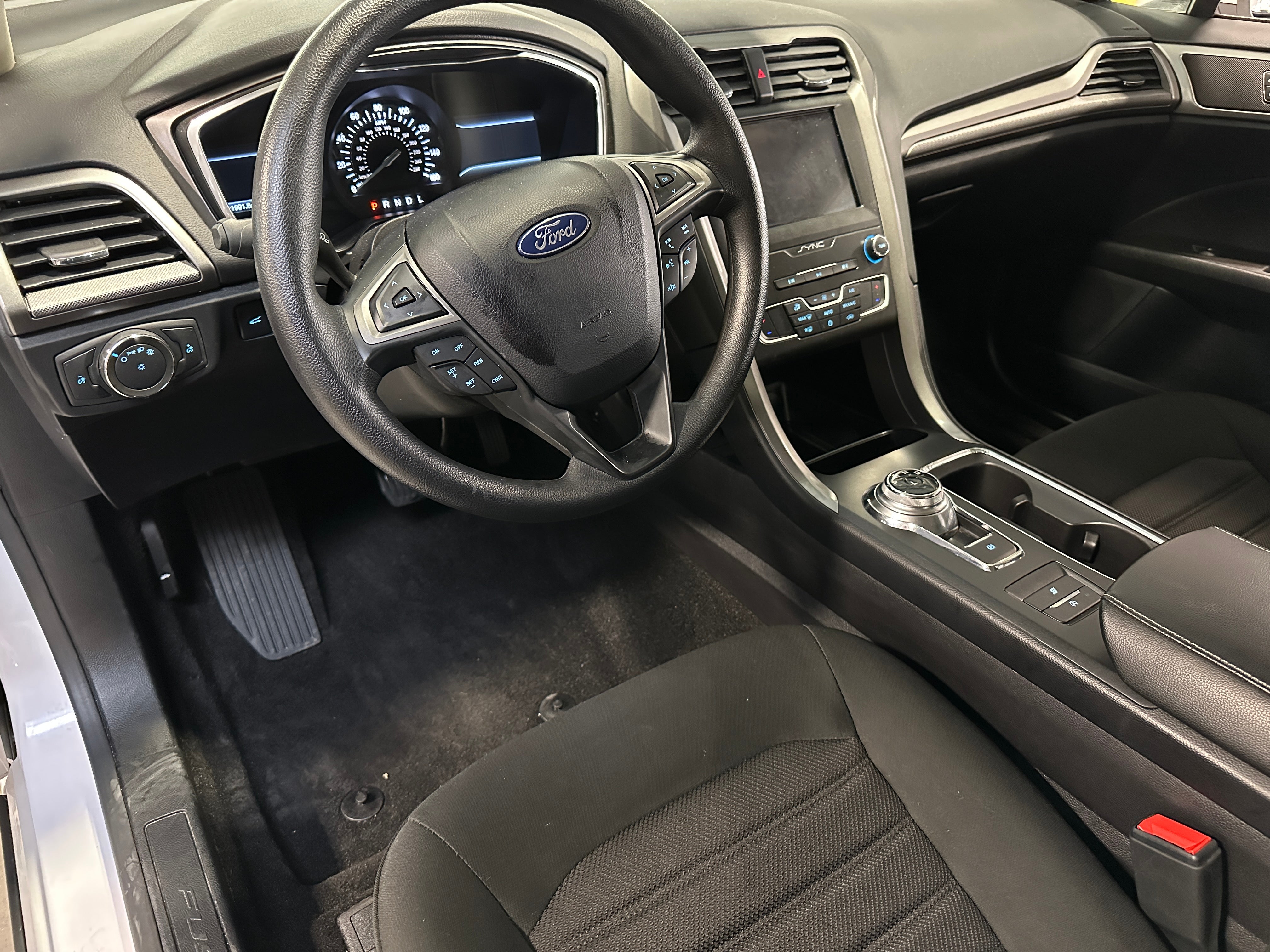 2020 Ford Fusion SE 3
