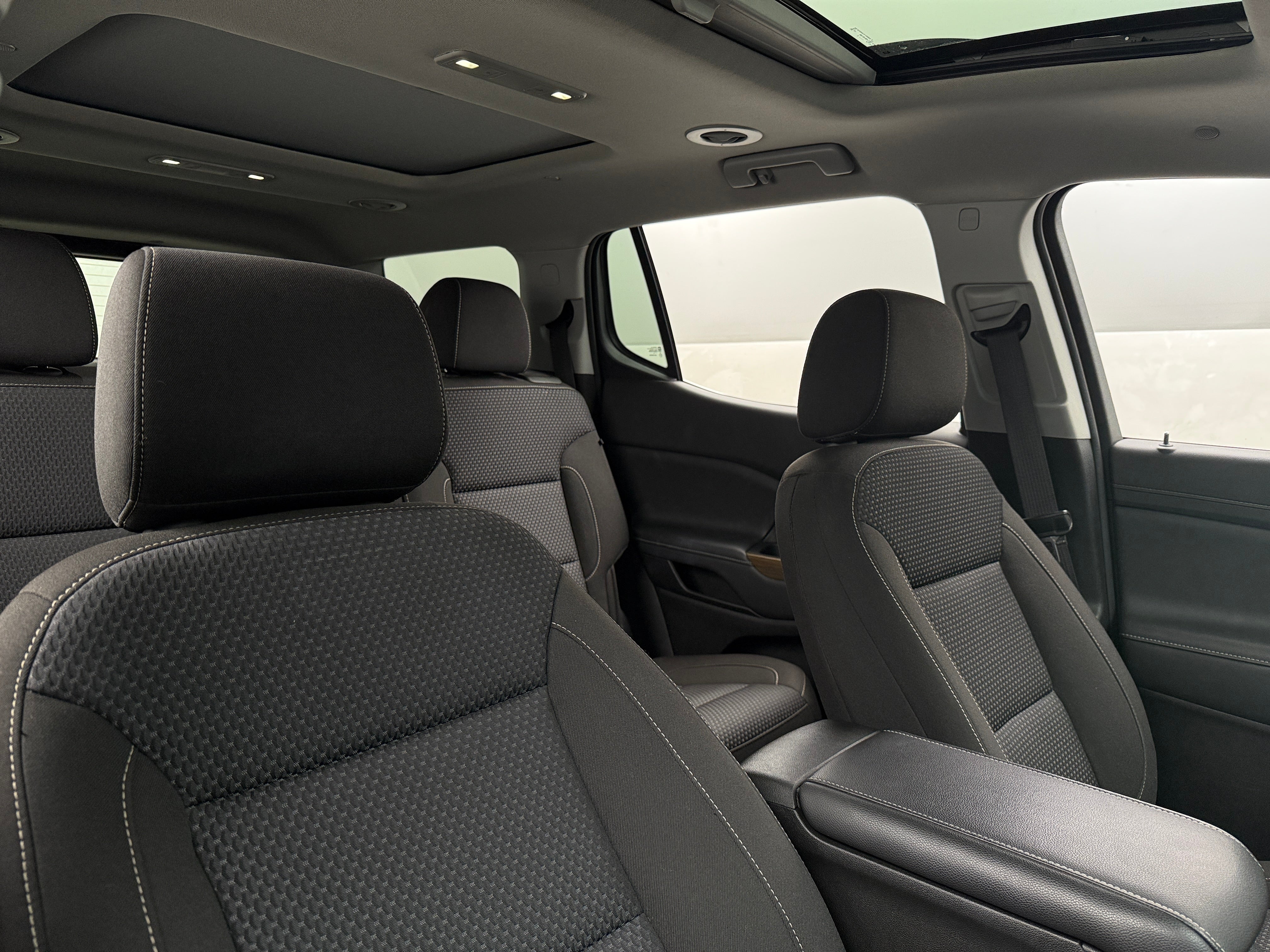 2023 GMC Acadia SLE 2
