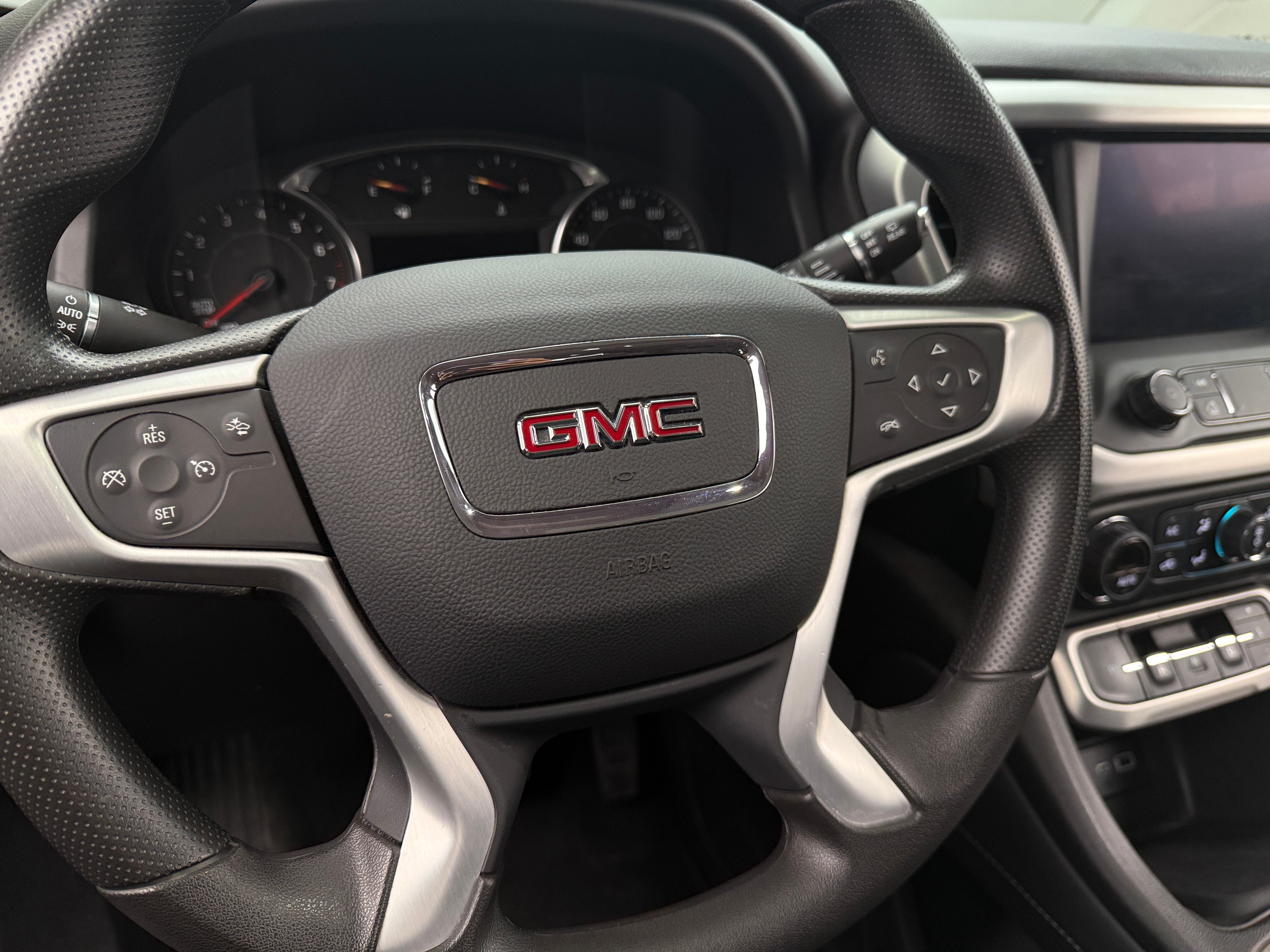 2023 GMC Acadia SLE 5