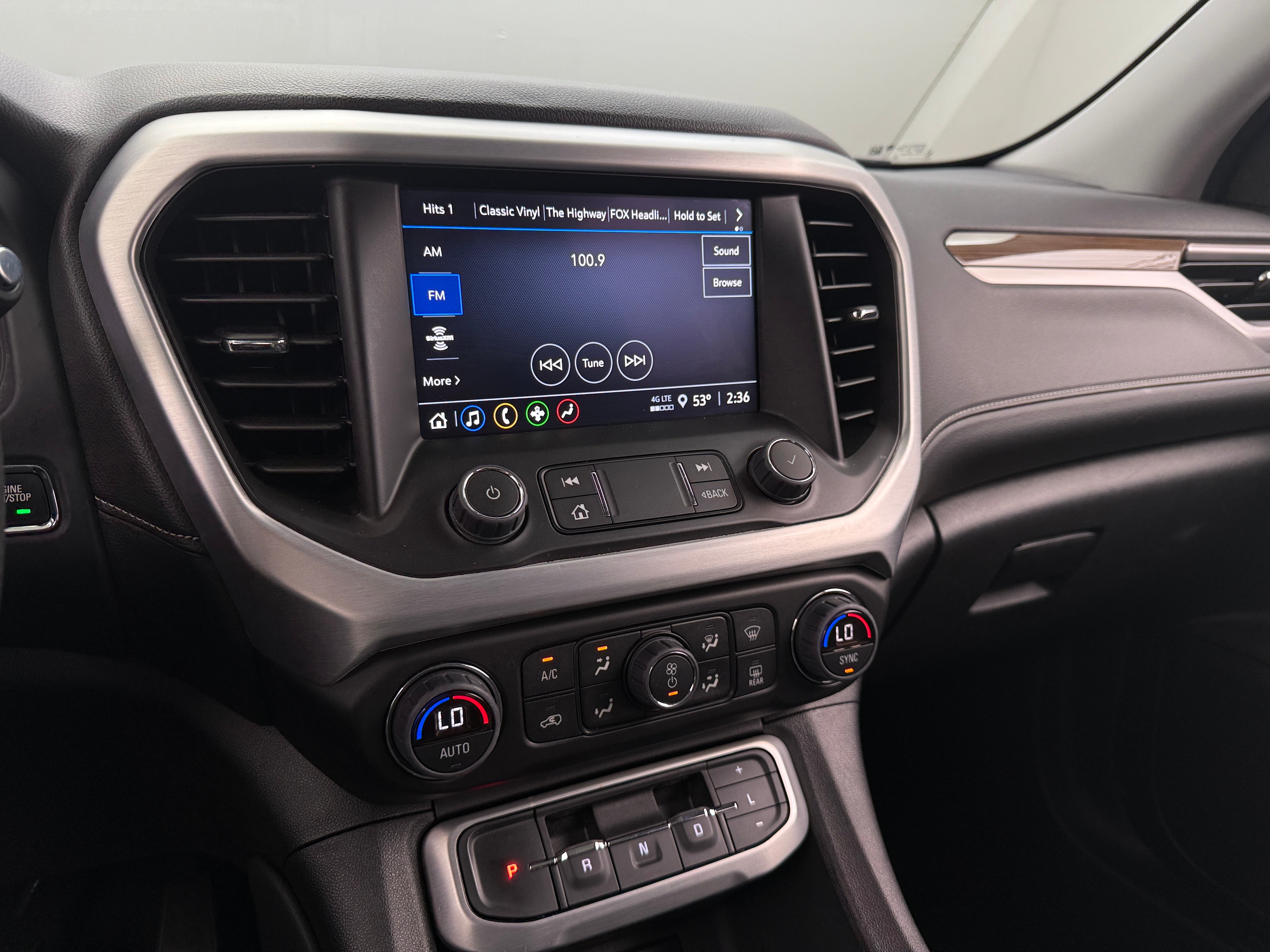 2023 GMC Acadia SLE 4